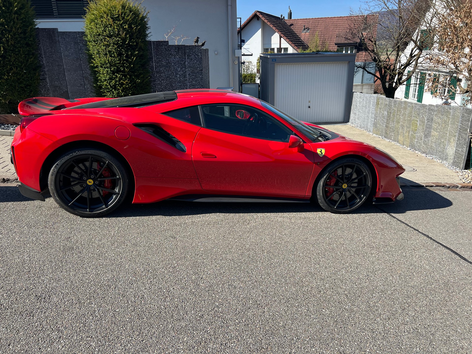 FERRARI 488 Pista 3.9 V8-image-1