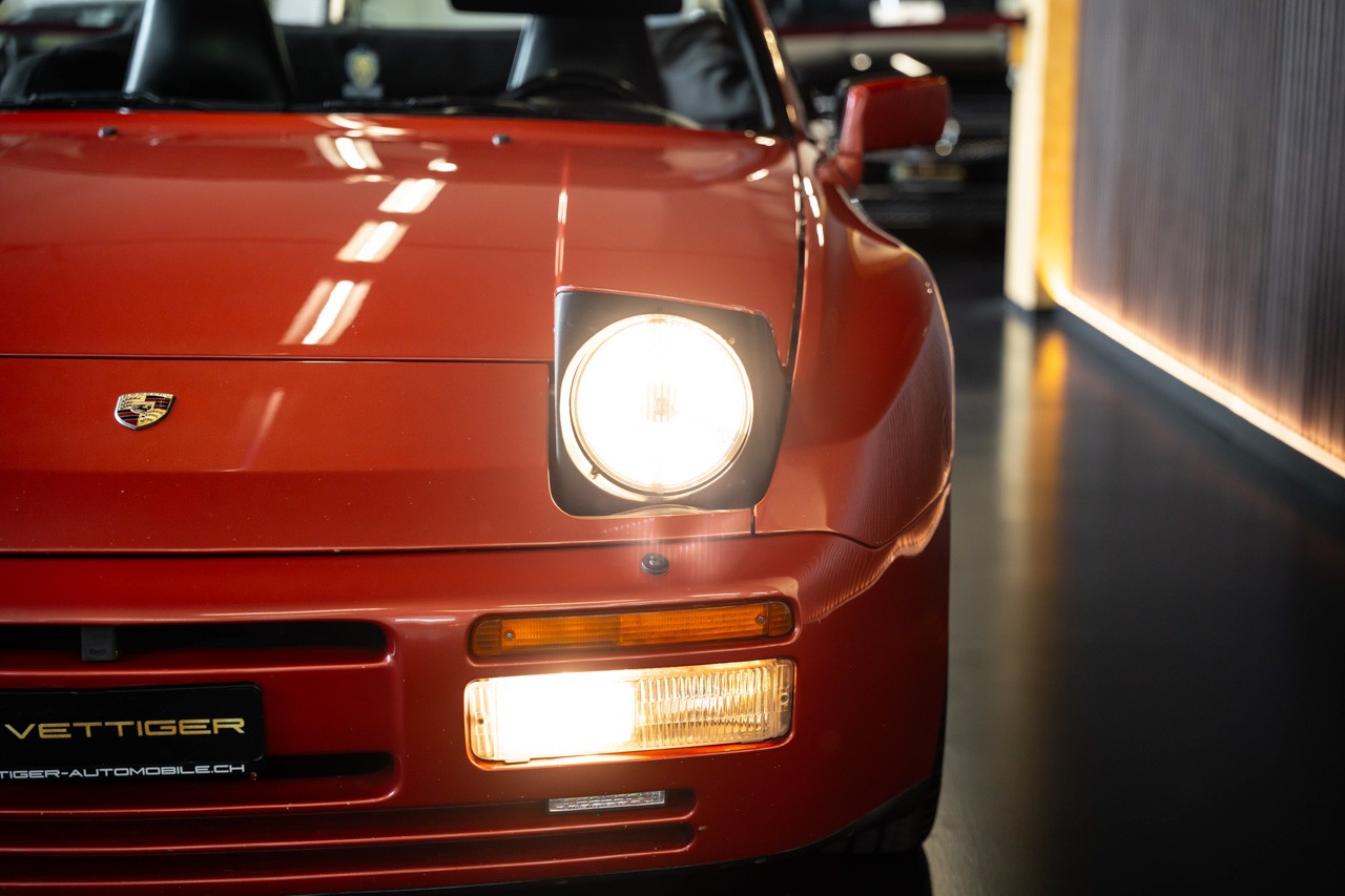 PORSCHE 944 Turbo Cabriolet-image-9