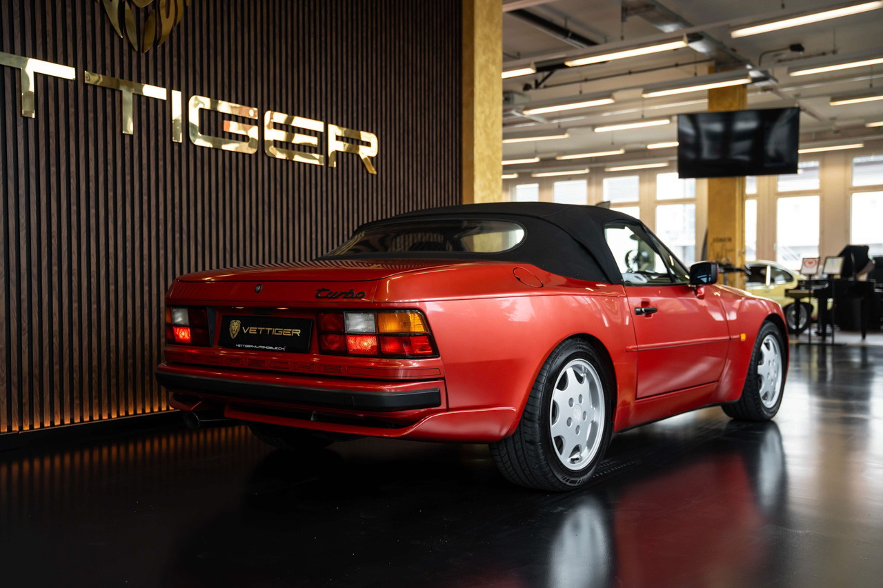 PORSCHE 944 Turbo Cabriolet-image-7