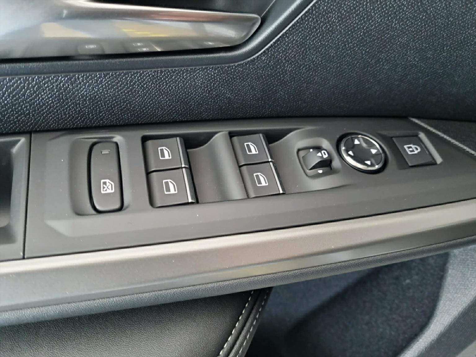 PEUGEOT 5008 145 Hybrid GT 7-Plätzer-image-8