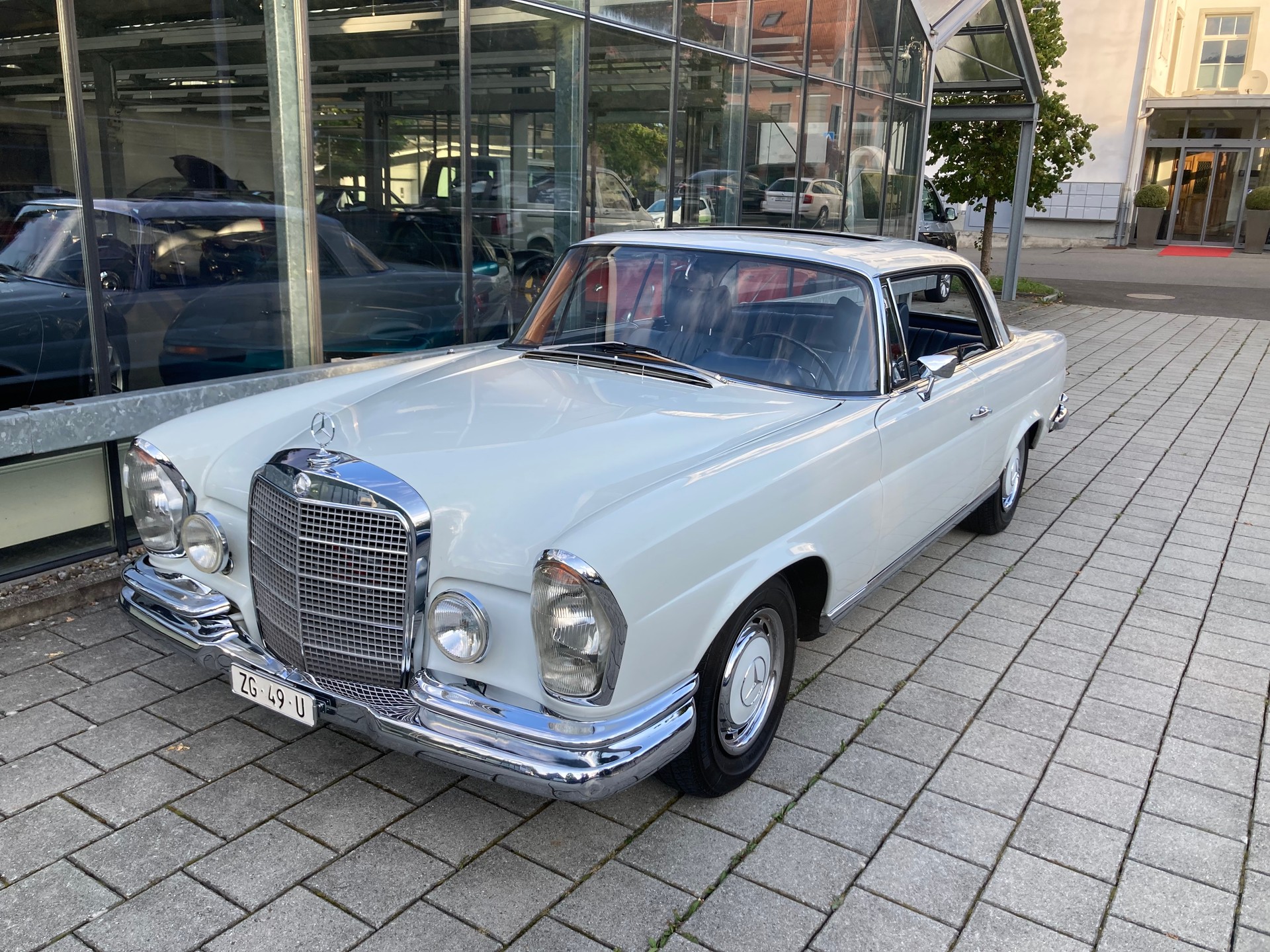 MERCEDES-BENZ SW W111-showroom-element-1