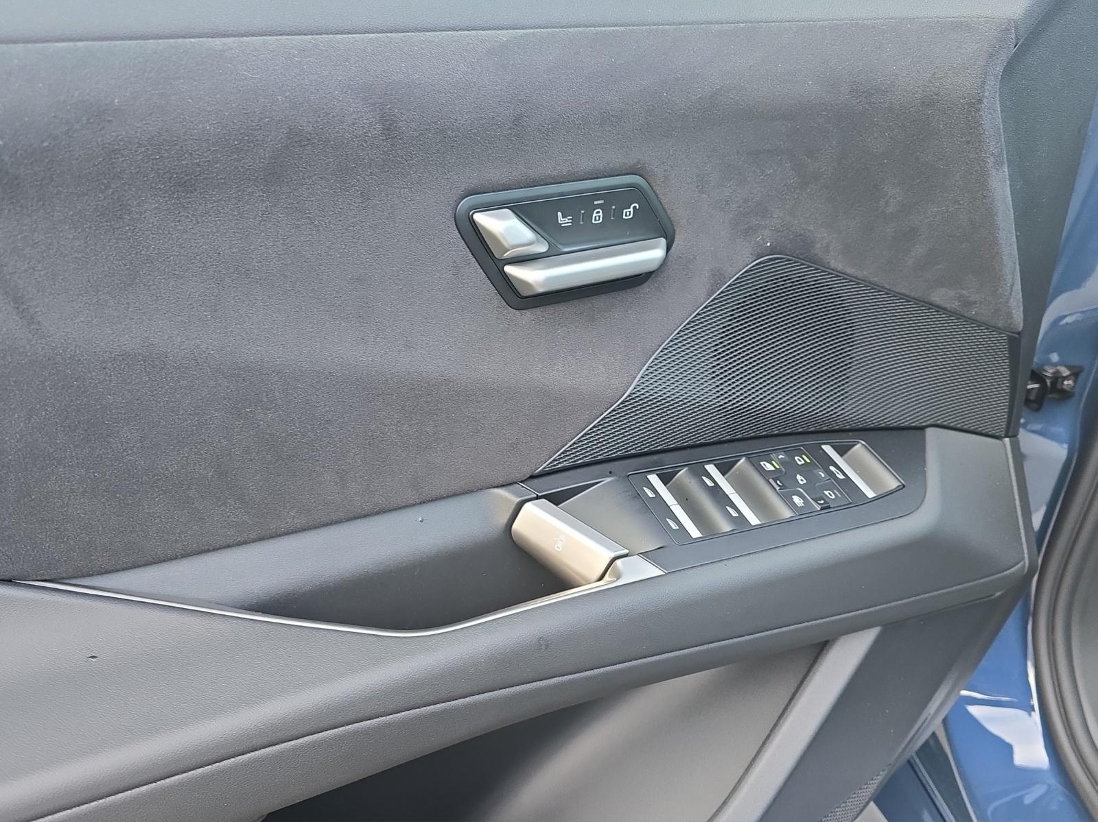 BMW iX3 50 xDrive-image-15