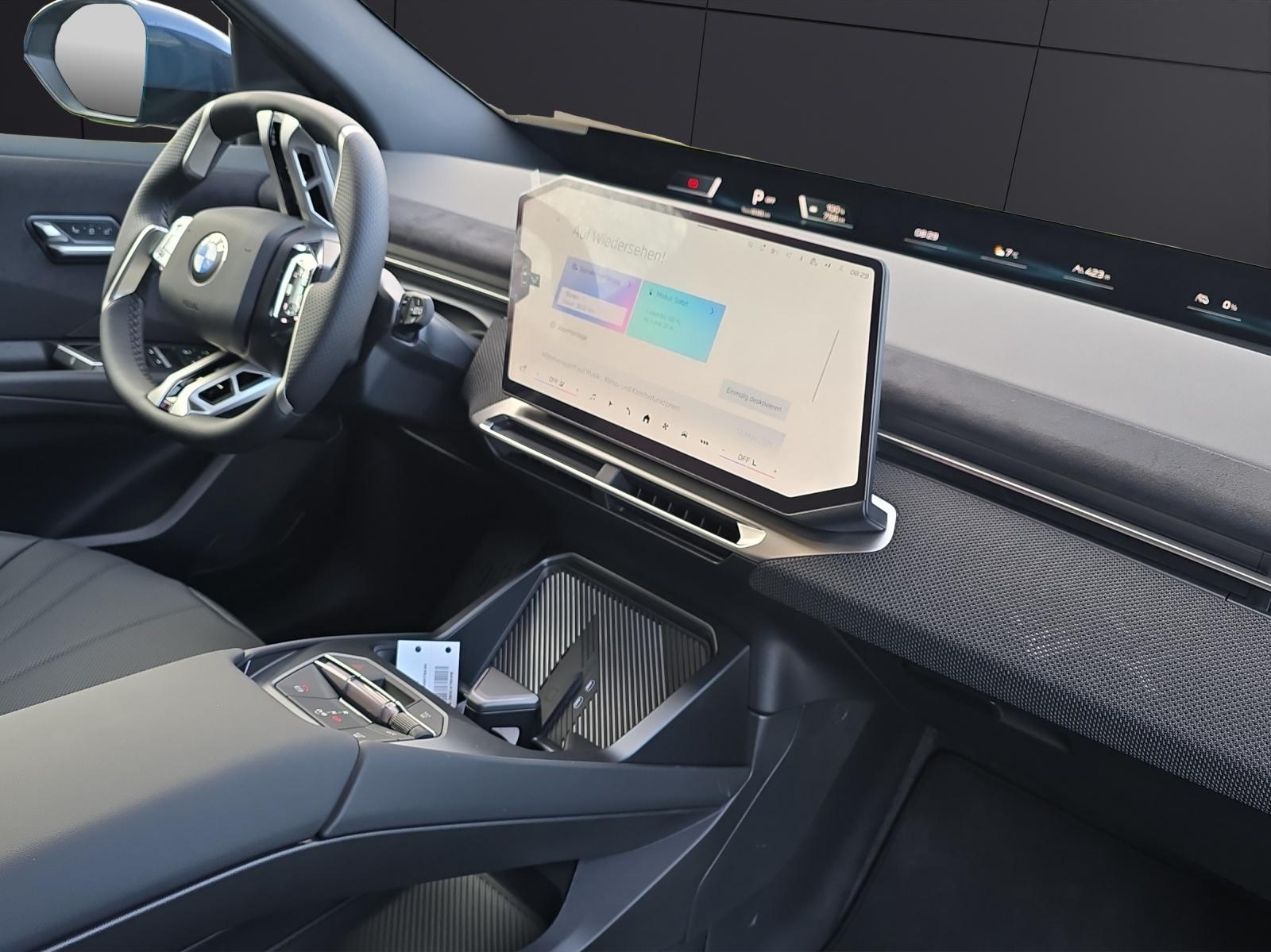 BMW iX3 50 xDrive-image-9