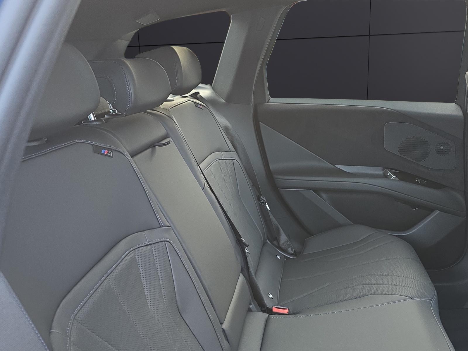 BMW iX3 50 xDrive-image-14