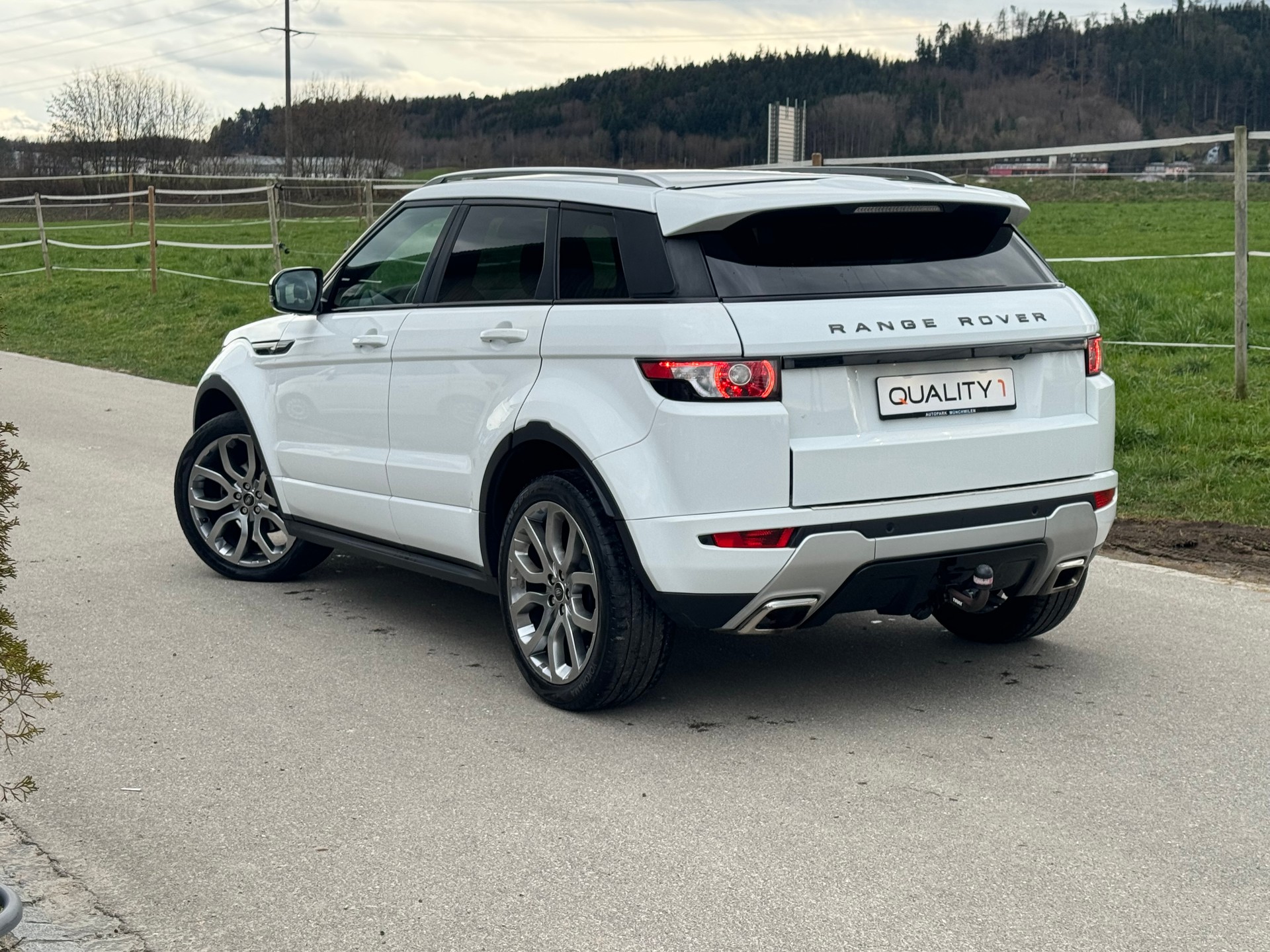 LAND ROVER Range Rover Evoque 2.2 TD4 Prestige AT6-image-2