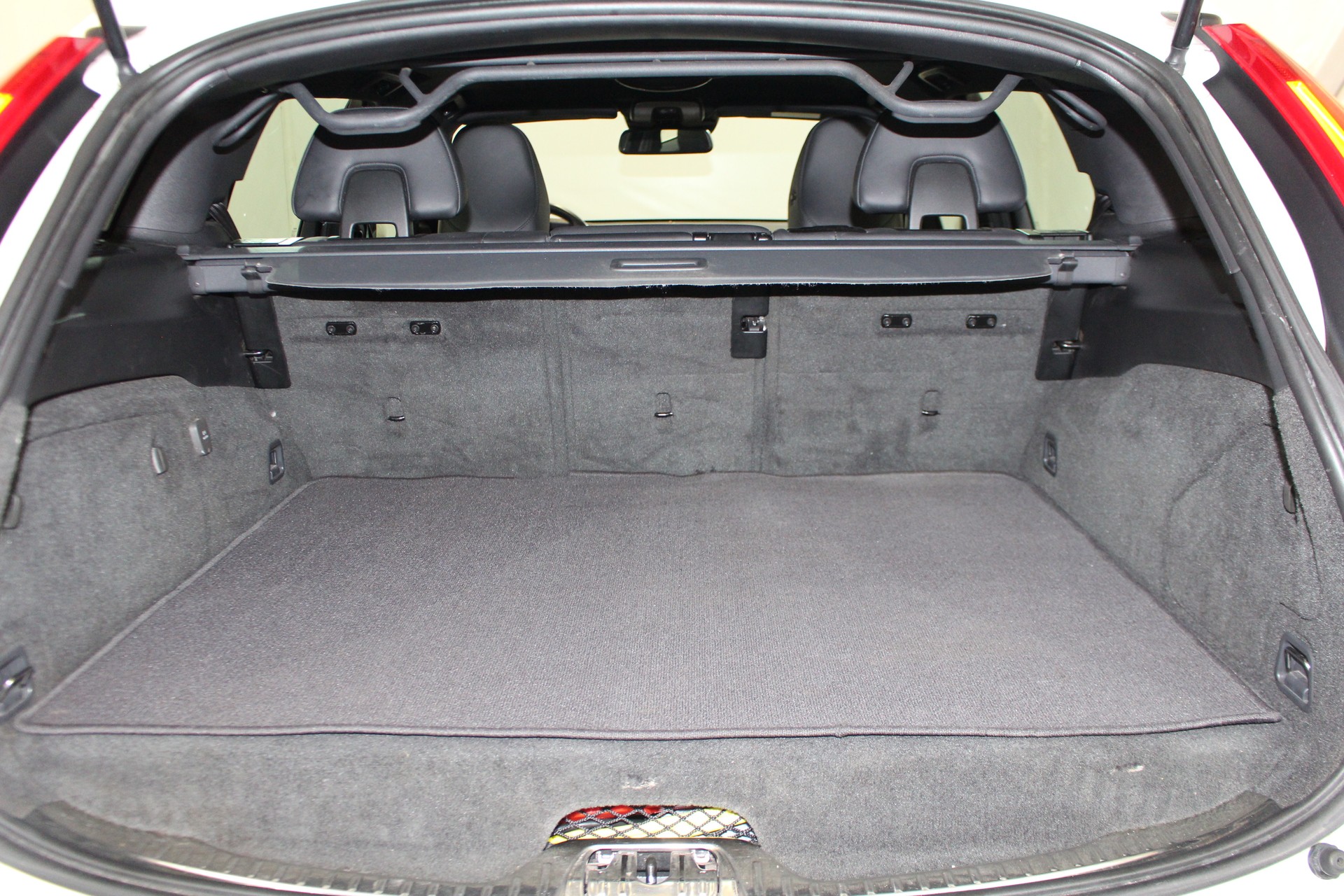 VOLVO V60 2.4 D6 Summum Pl.Hyb.-image-8