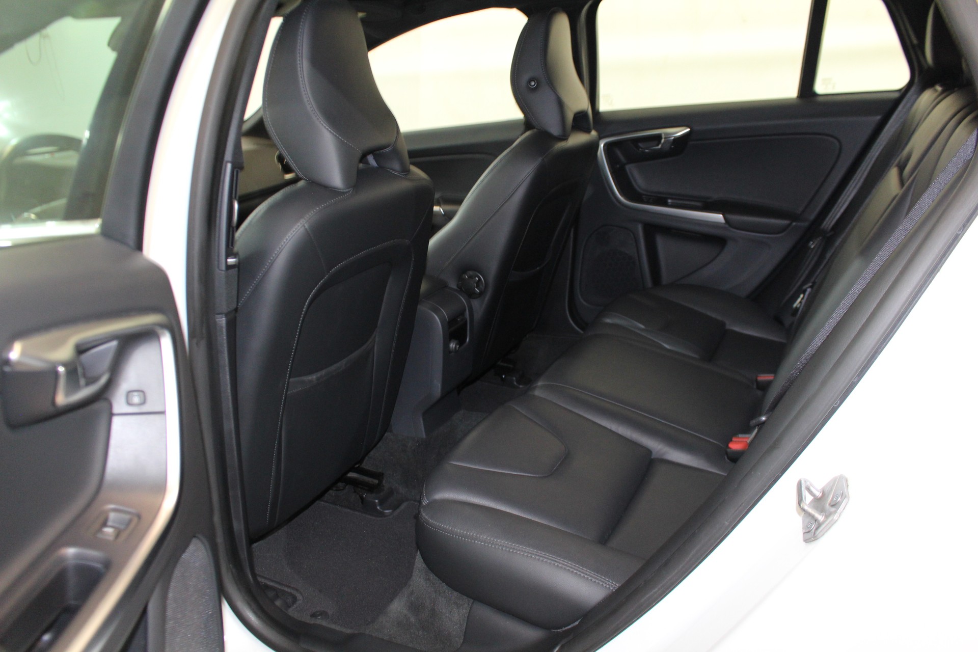 VOLVO V60 2.4 D6 Summum Pl.Hyb.-image-7