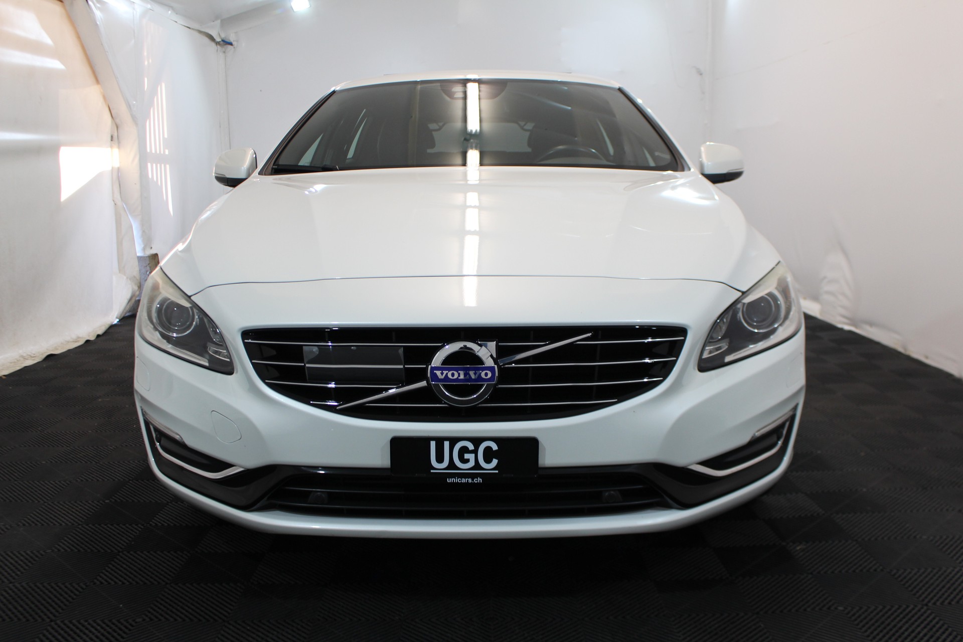 VOLVO V60 2.4 D6 Summum Pl.Hyb.-image-1