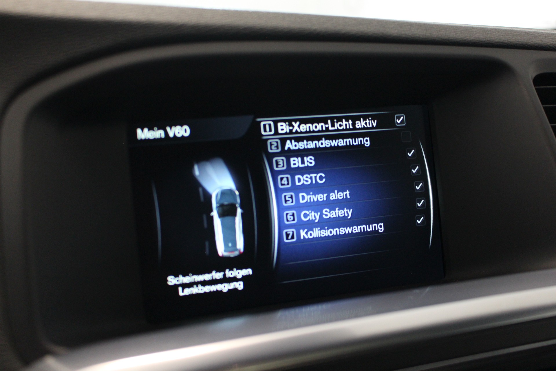 VOLVO V60 2.4 D6 Summum Pl.Hyb.-image-19