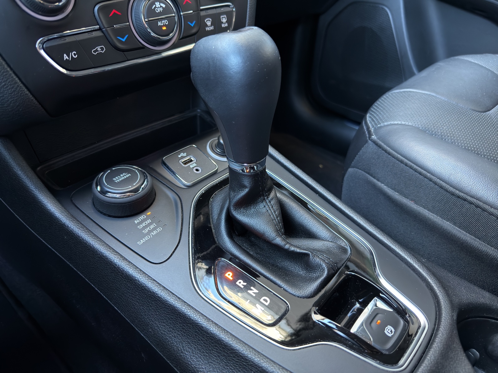 JEEP Cherokee 2.2MJ Limited AWD Drive II 9ATX-image-13