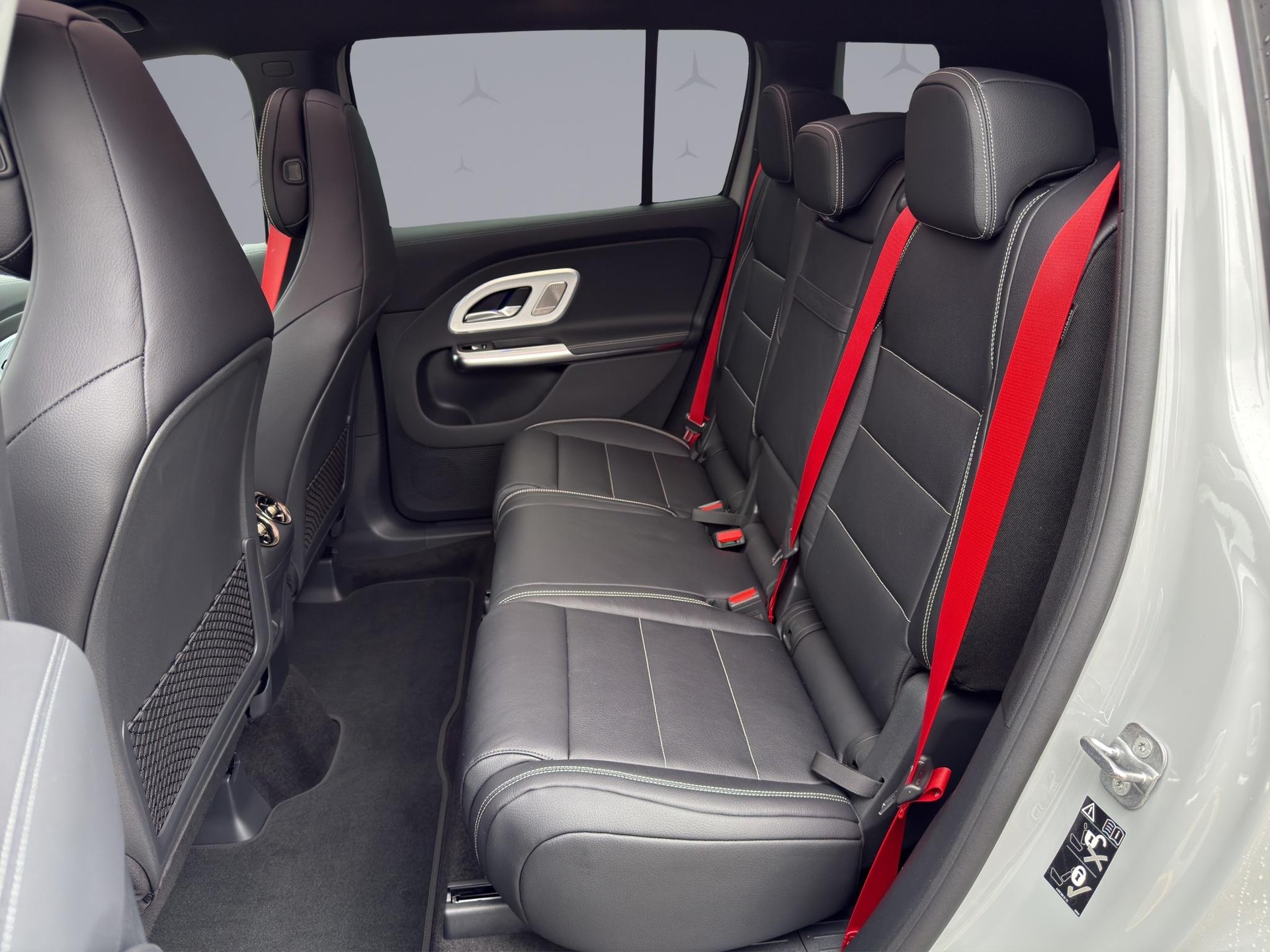 MERCEDES-BENZ GLB 350 4matic-image-12