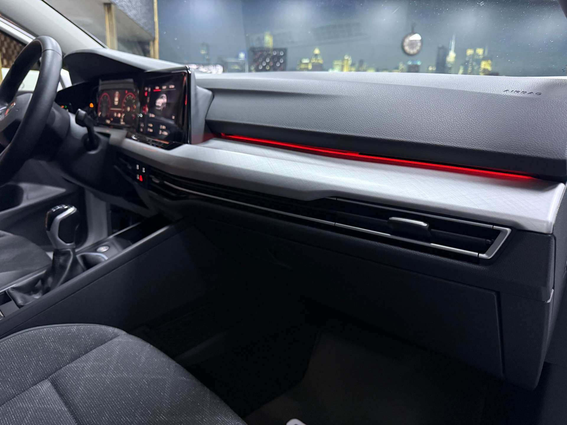 VW Golf 2.0 TDI First Edition-image-10