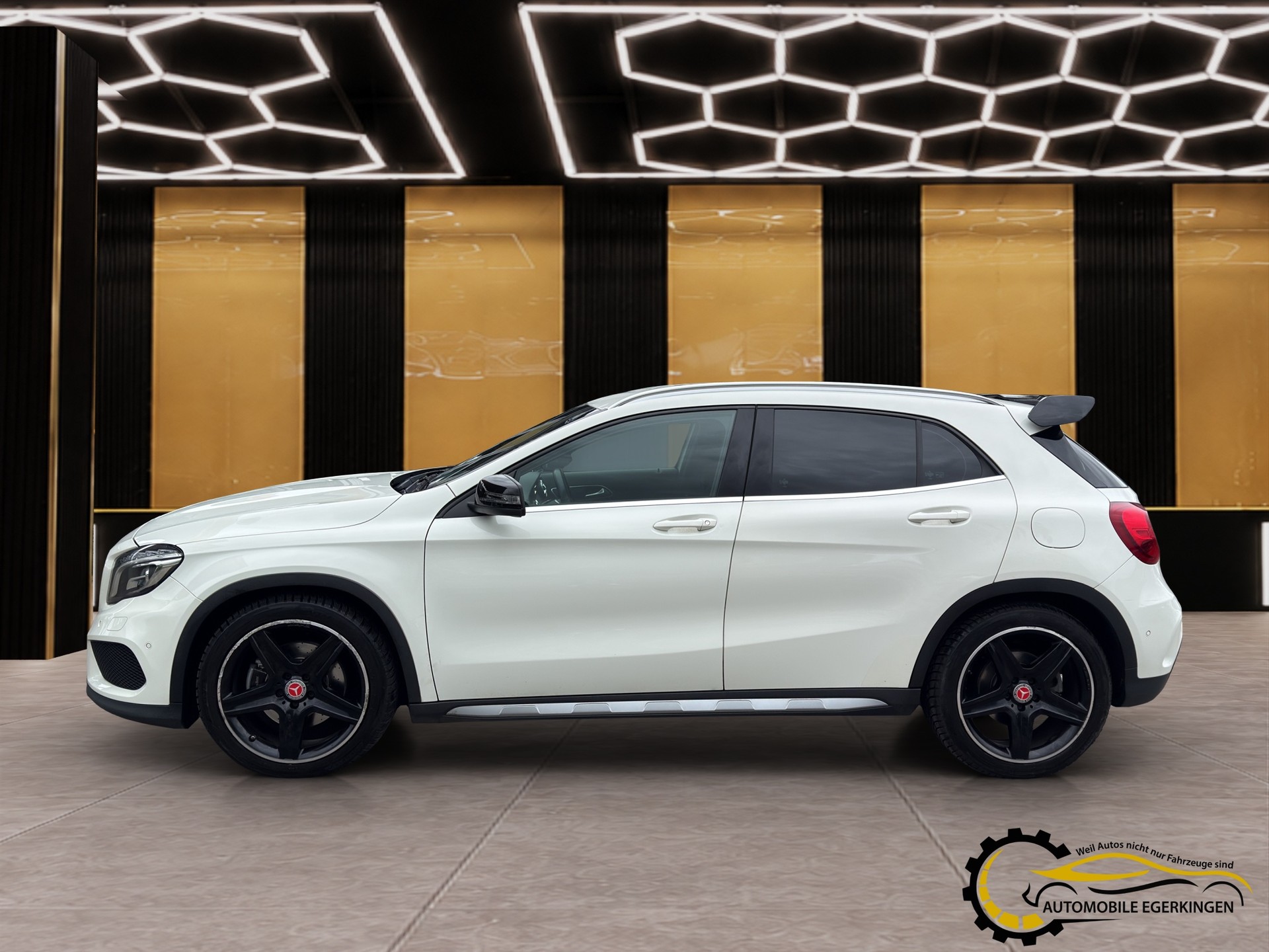 MERCEDES-BENZ GLA 250 AMG Line 4m-image-7