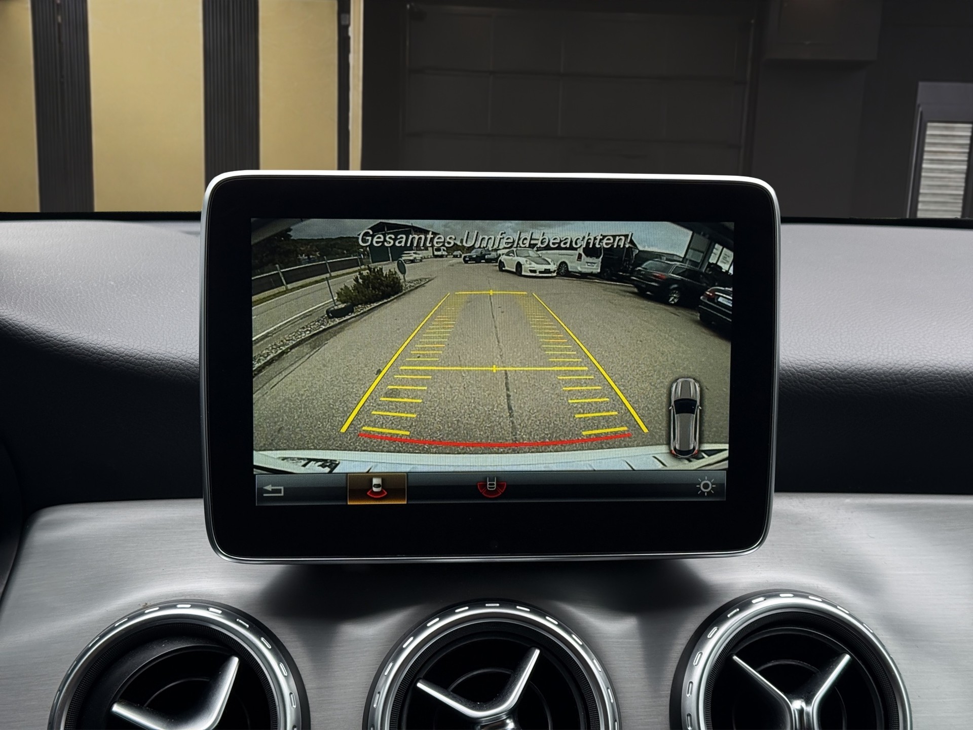MERCEDES-BENZ GLA 250 AMG Line 4m-image-15