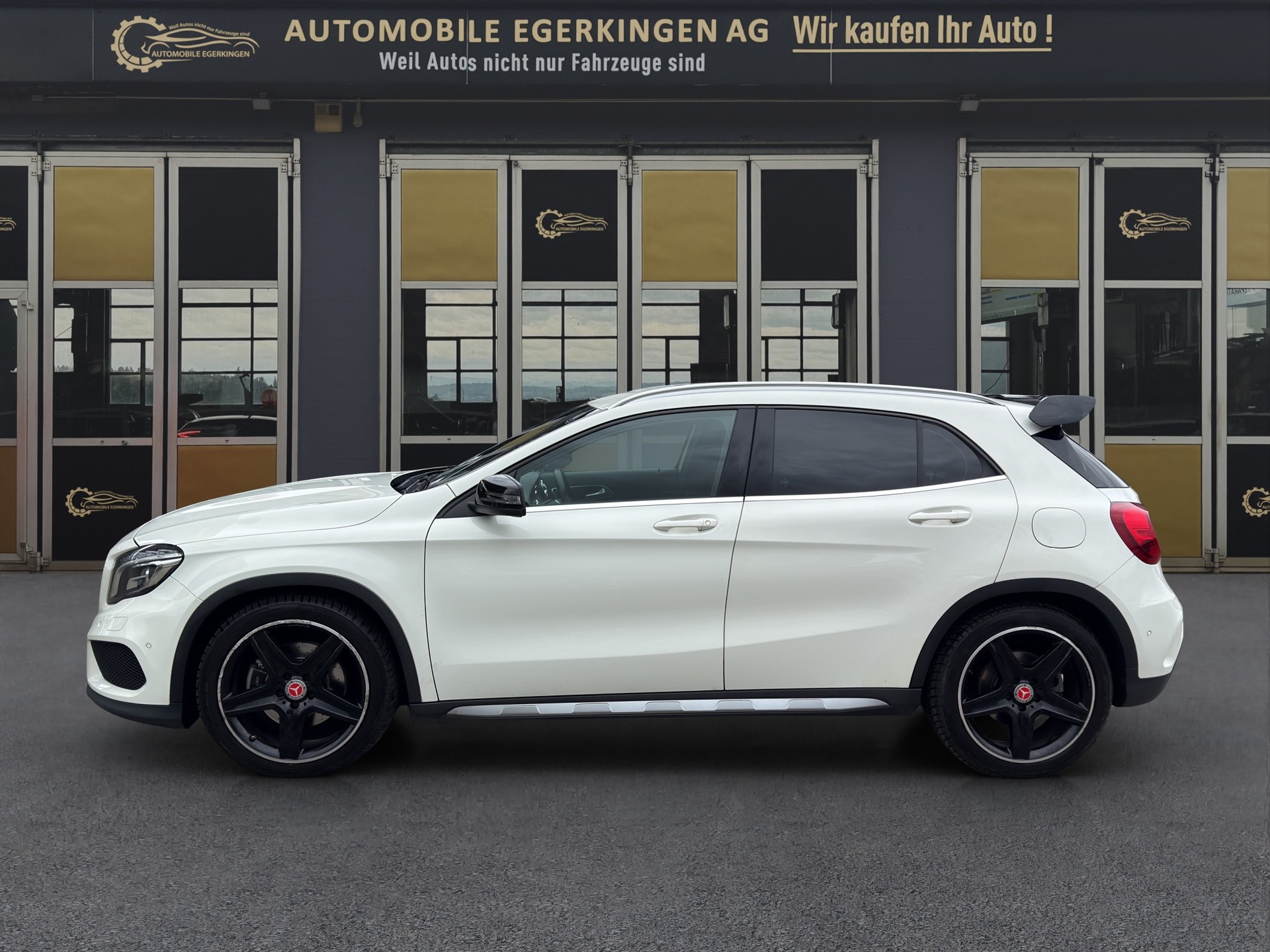 MERCEDES-BENZ GLA 250 AMG Line 4m-image-7