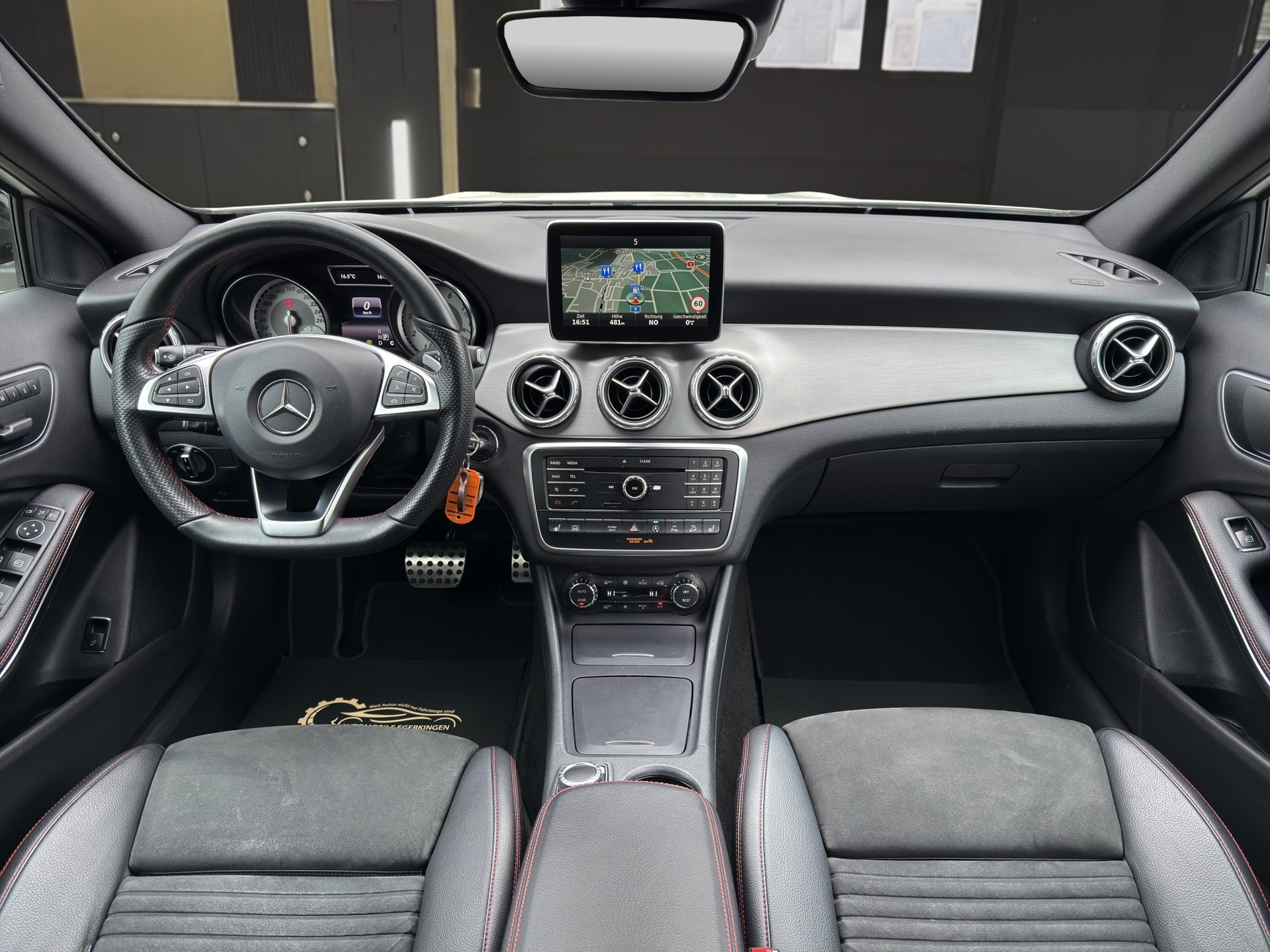 MERCEDES-BENZ GLA 250 AMG Line 4m-image-10