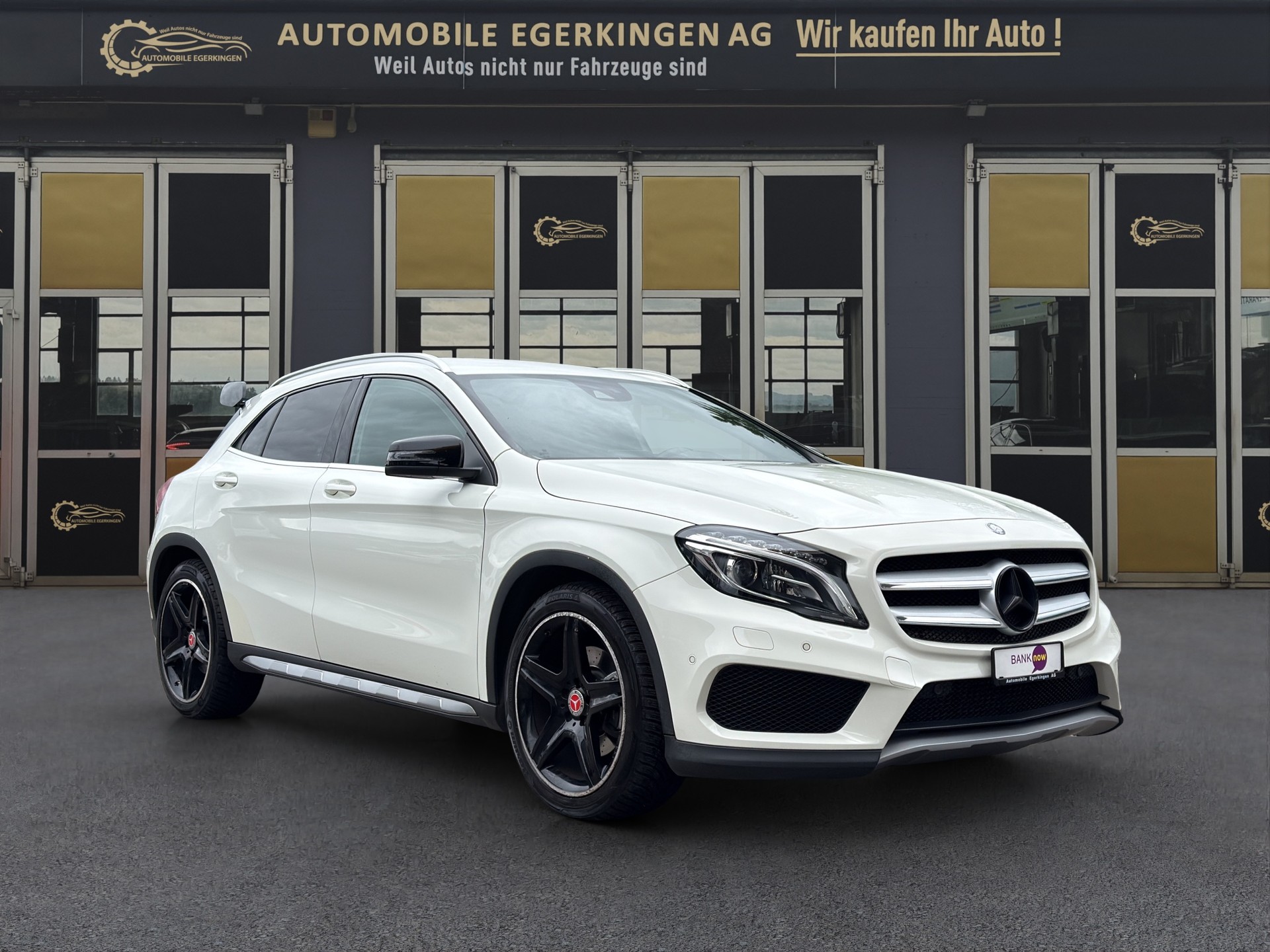 MERCEDES-BENZ GLA 250 AMG Line 4m-image-2