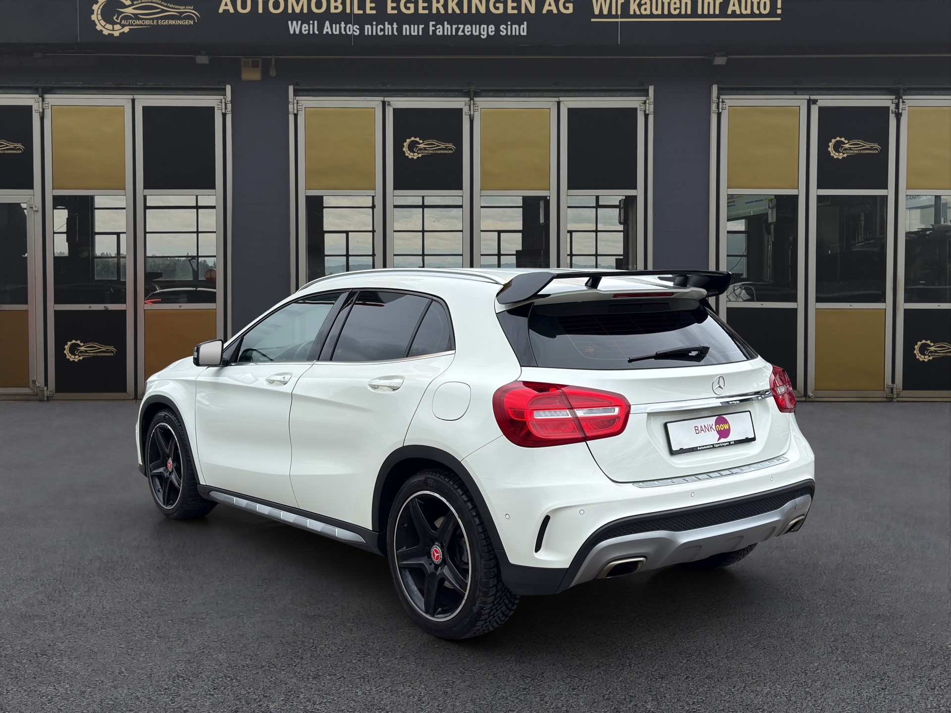MERCEDES-BENZ GLA 250 AMG Line 4m-image-6