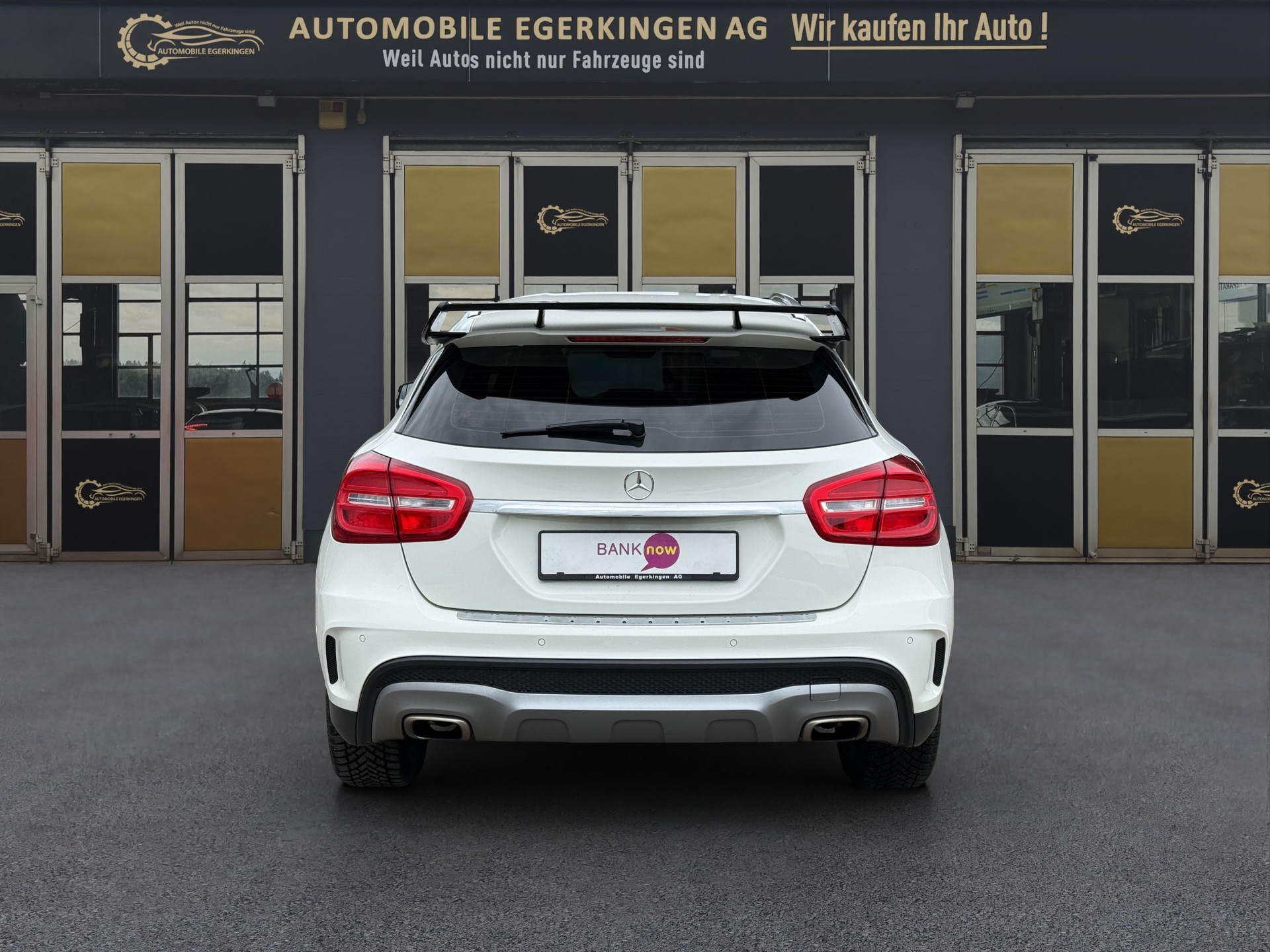 MERCEDES-BENZ GLA 250 AMG Line 4m-image-5