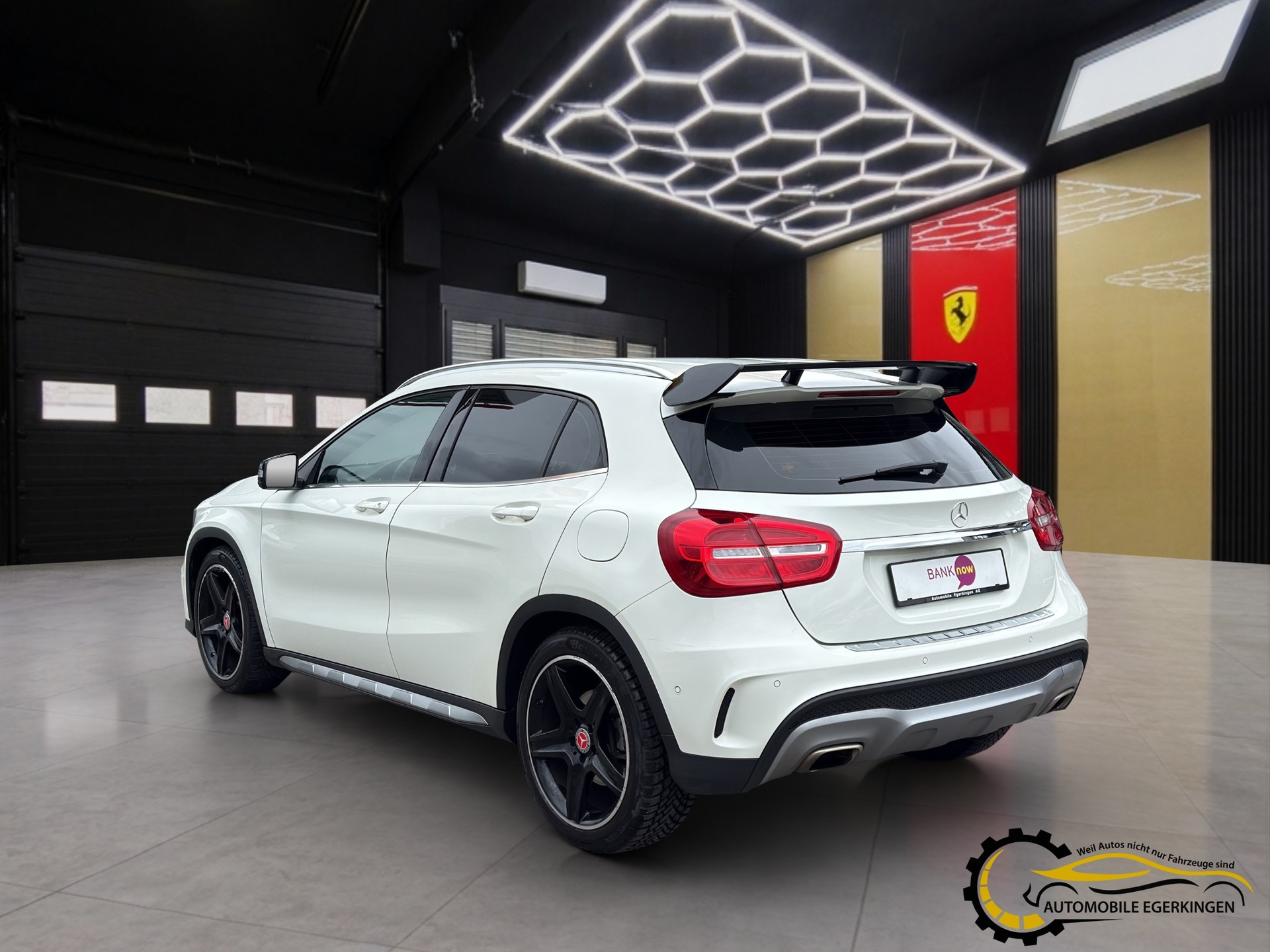 MERCEDES-BENZ GLA 250 AMG Line 4m-image-6