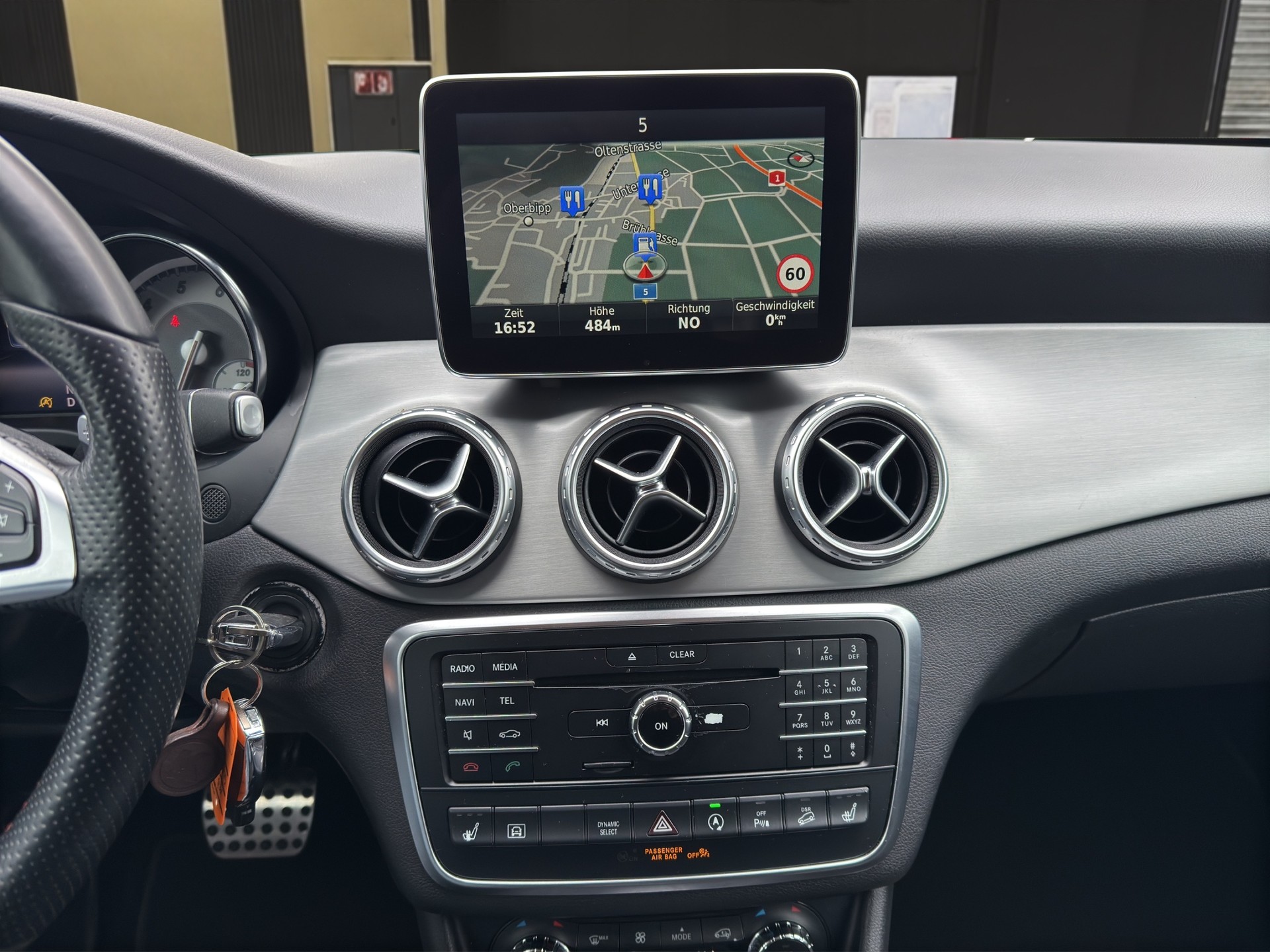 MERCEDES-BENZ GLA 250 AMG Line 4m-image-14