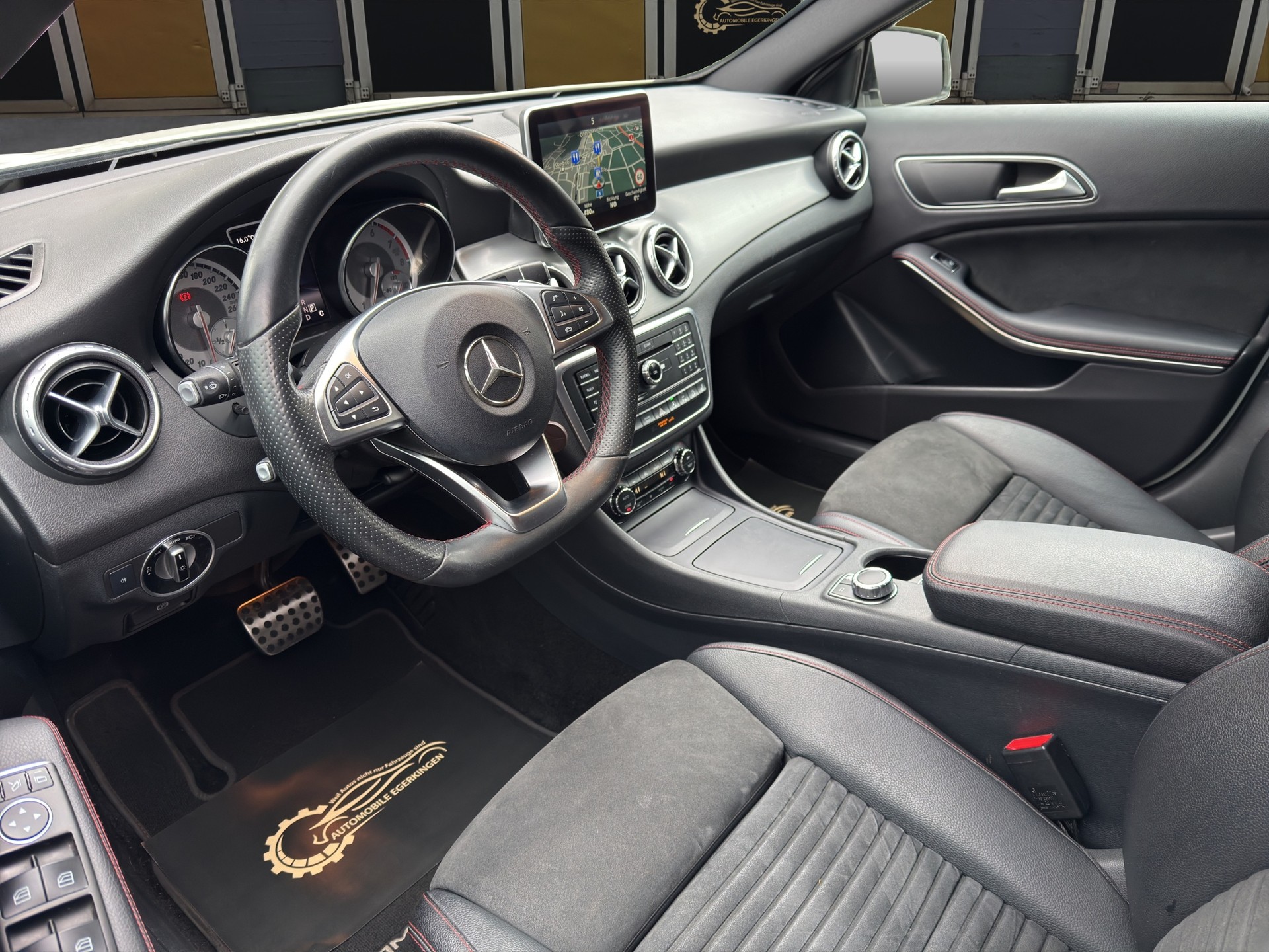 MERCEDES-BENZ GLA 250 AMG Line 4m-image-8