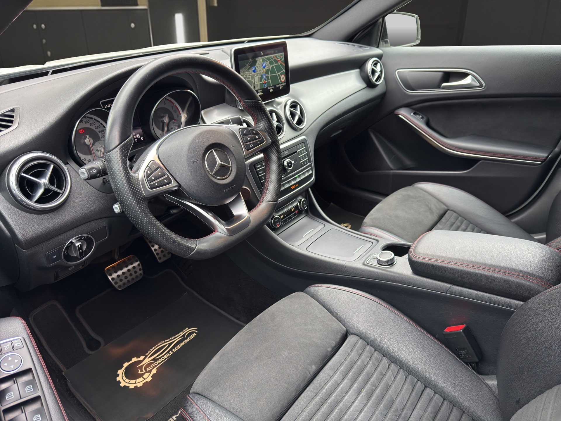 MERCEDES-BENZ GLA 250 AMG Line 4m-image-8