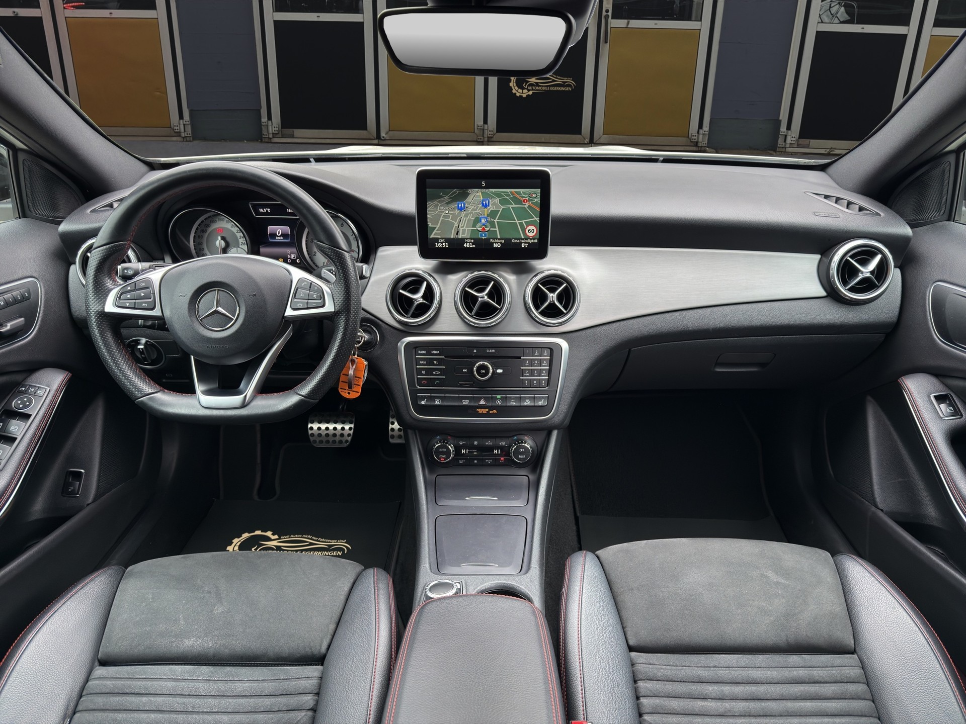 MERCEDES-BENZ GLA 250 AMG Line 4m-image-10