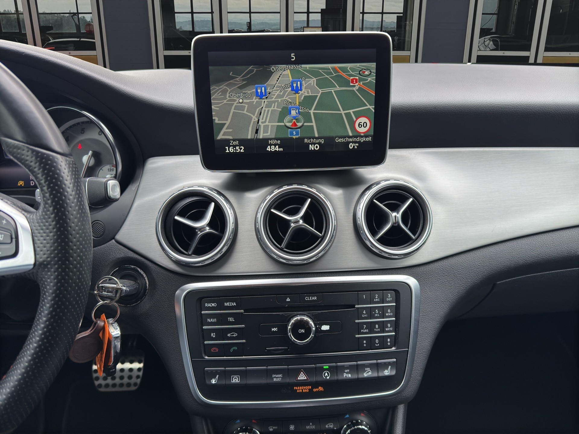 MERCEDES-BENZ GLA 250 AMG Line 4m-image-14