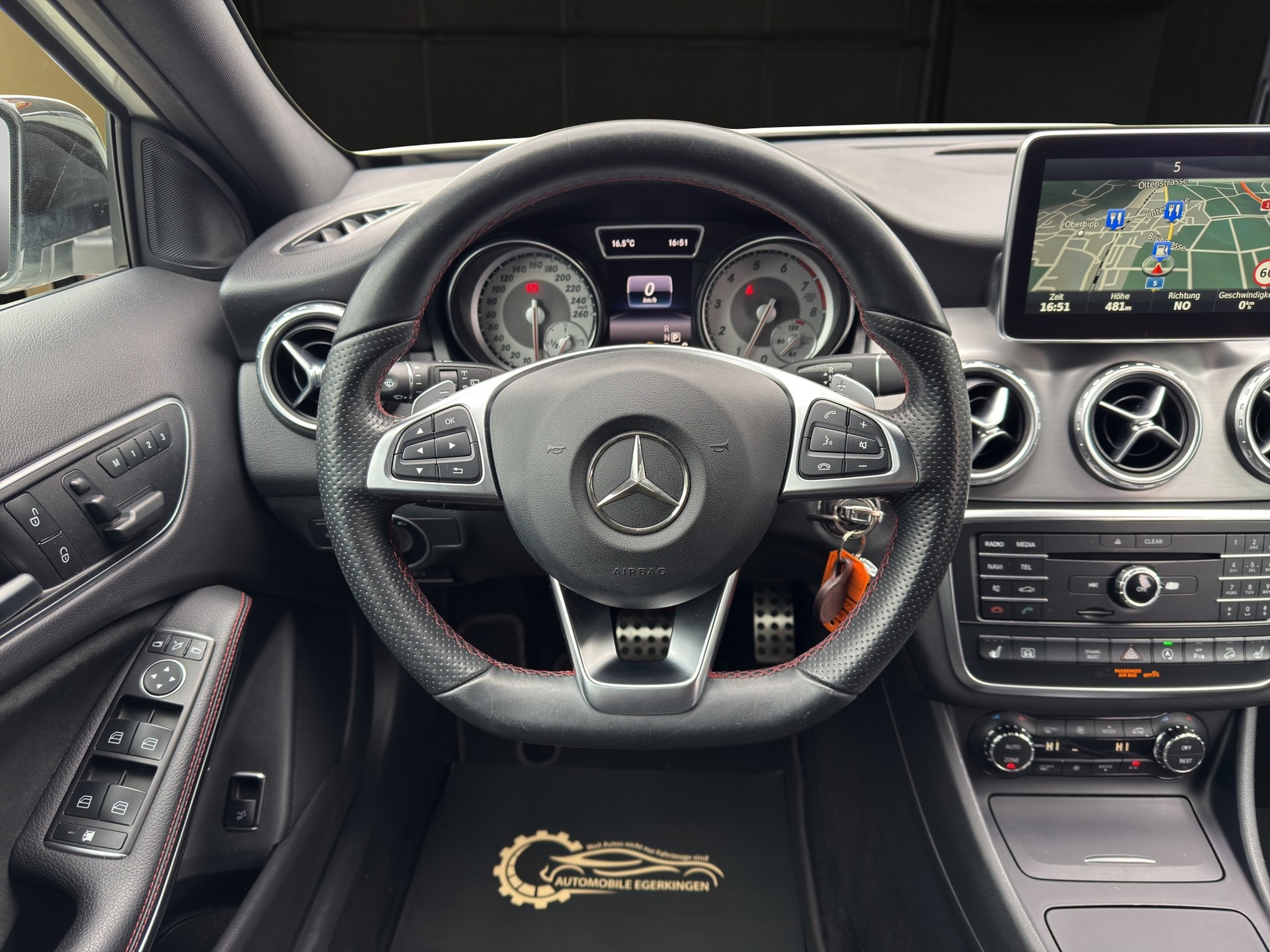MERCEDES-BENZ GLA 250 AMG Line 4m-image-11