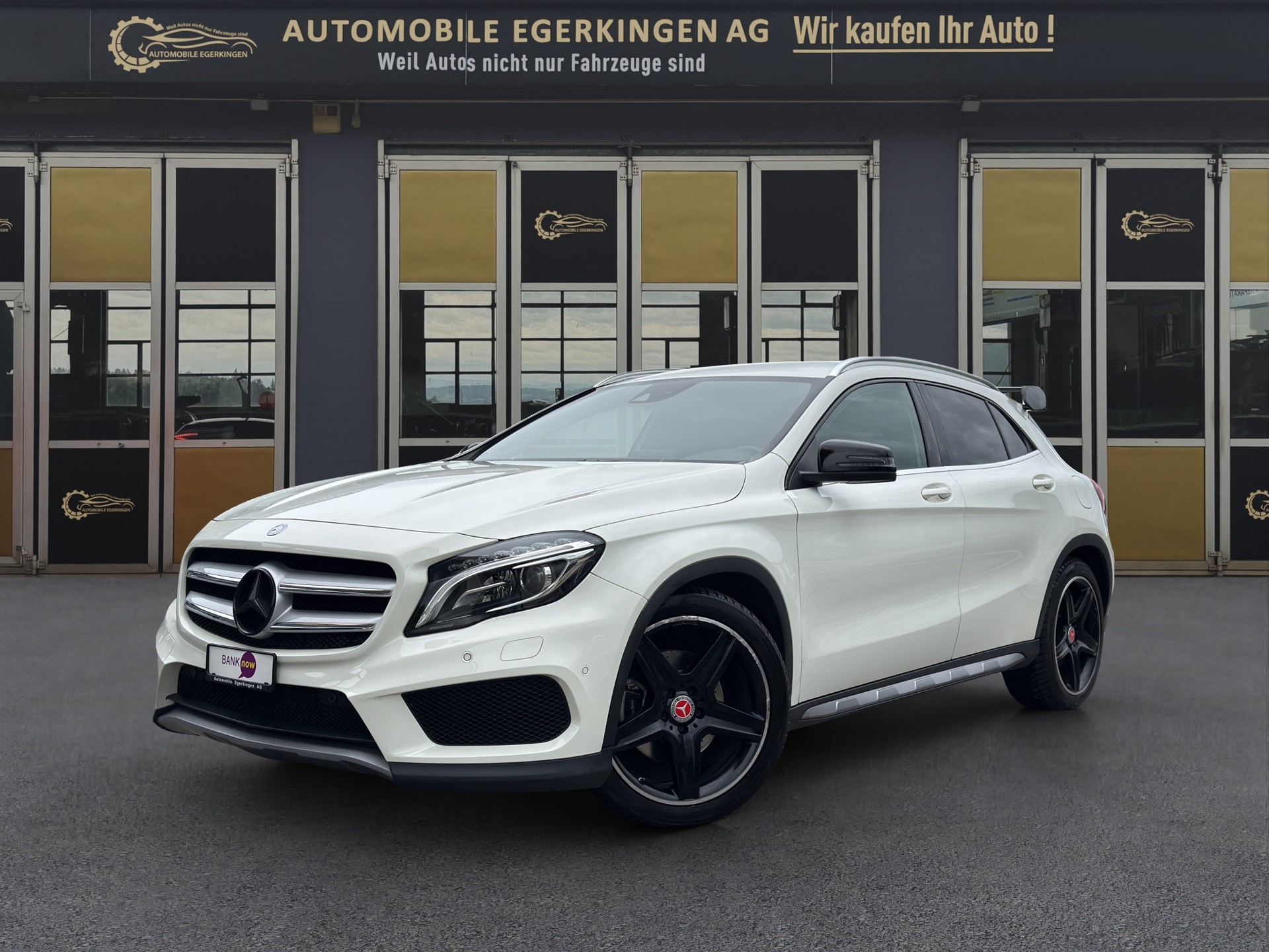 MERCEDES-BENZ GLA 250 AMG Line 4m-image-0
