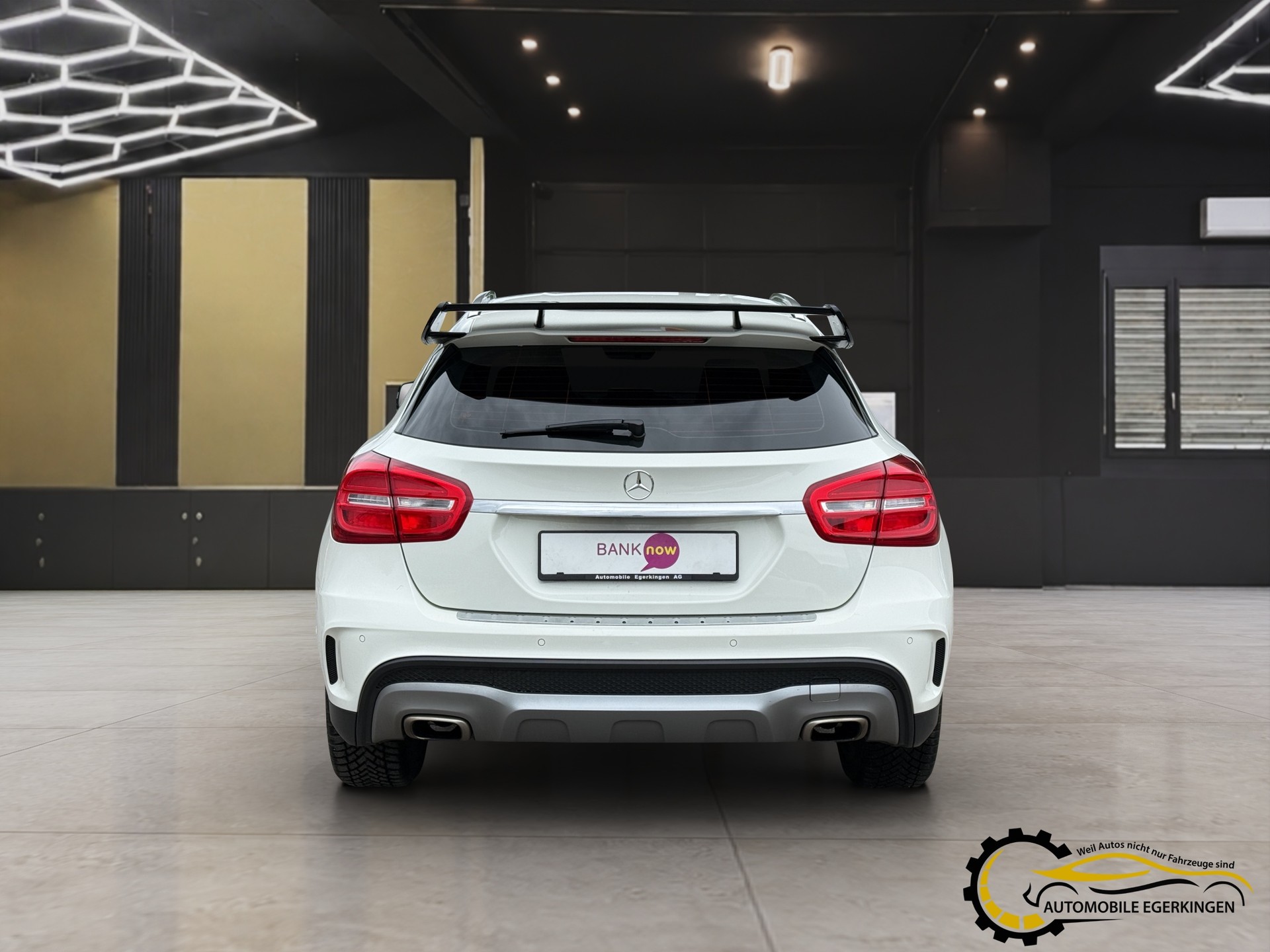 MERCEDES-BENZ GLA 250 AMG Line 4m-image-5