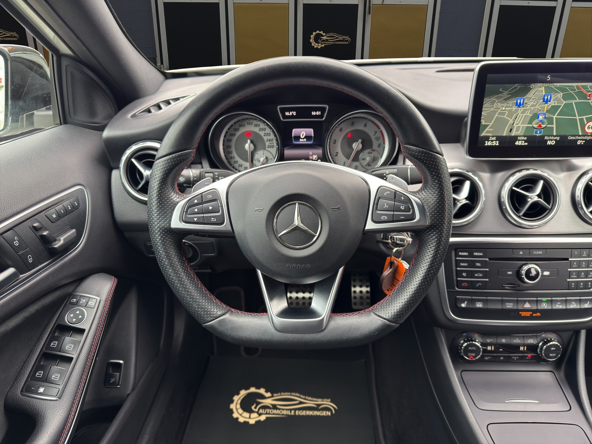 MERCEDES-BENZ GLA 250 AMG Line 4m-image-11