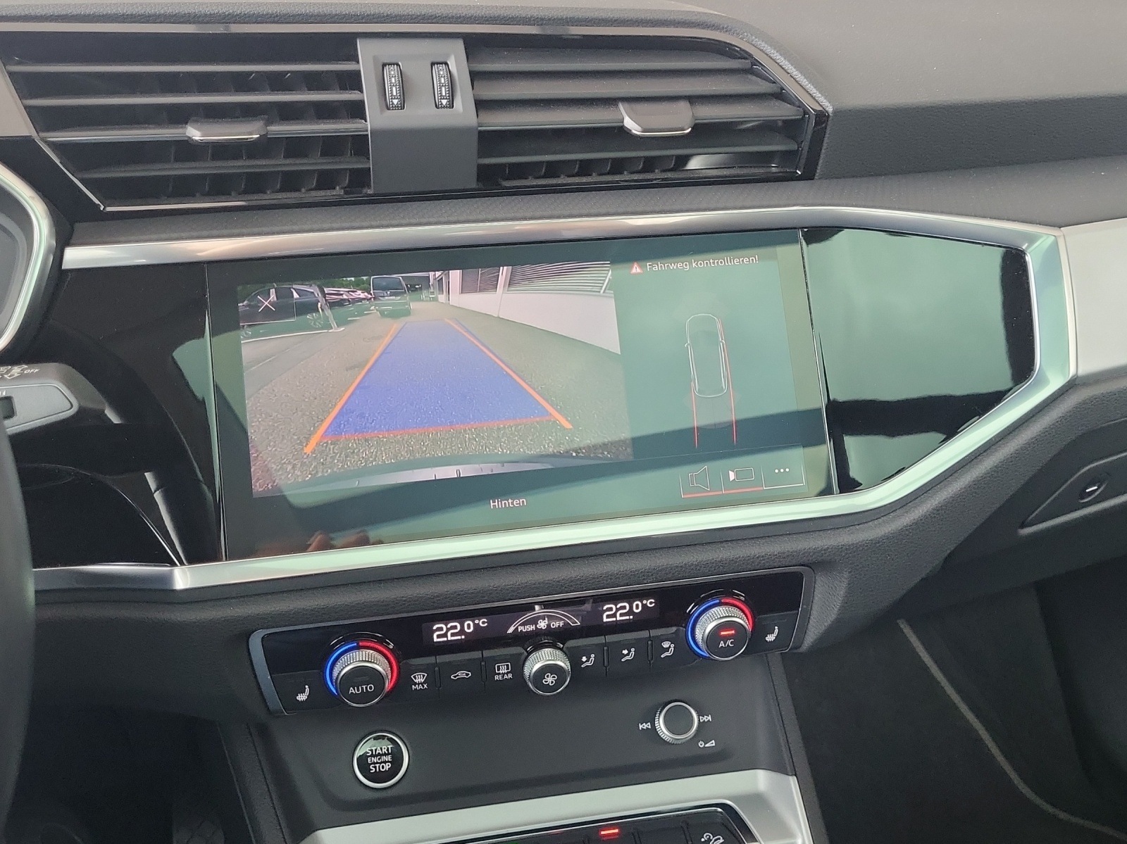 AUDI Q3 45 TFSI e S-tronic-image-15