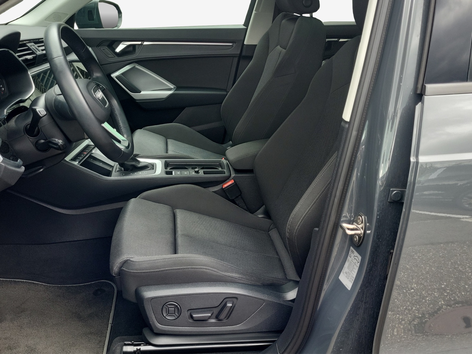 AUDI Q3 45 TFSI e S-tronic-image-7