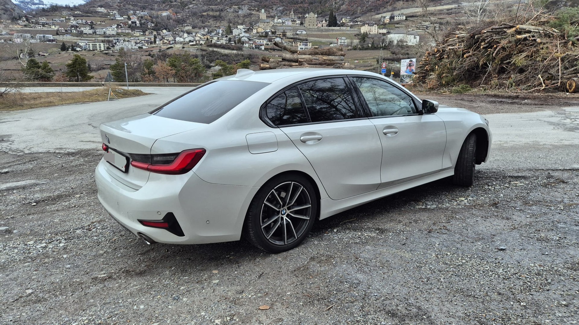 BMW 320d xDrive-image-12