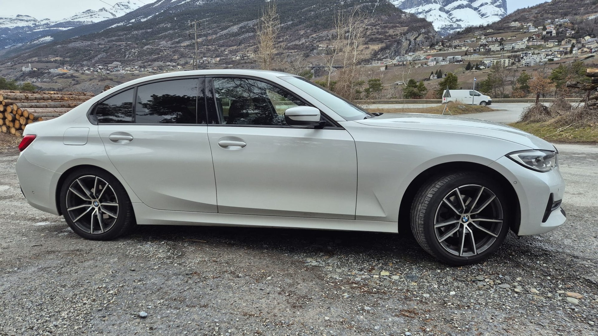 BMW 320d xDrive-image-10