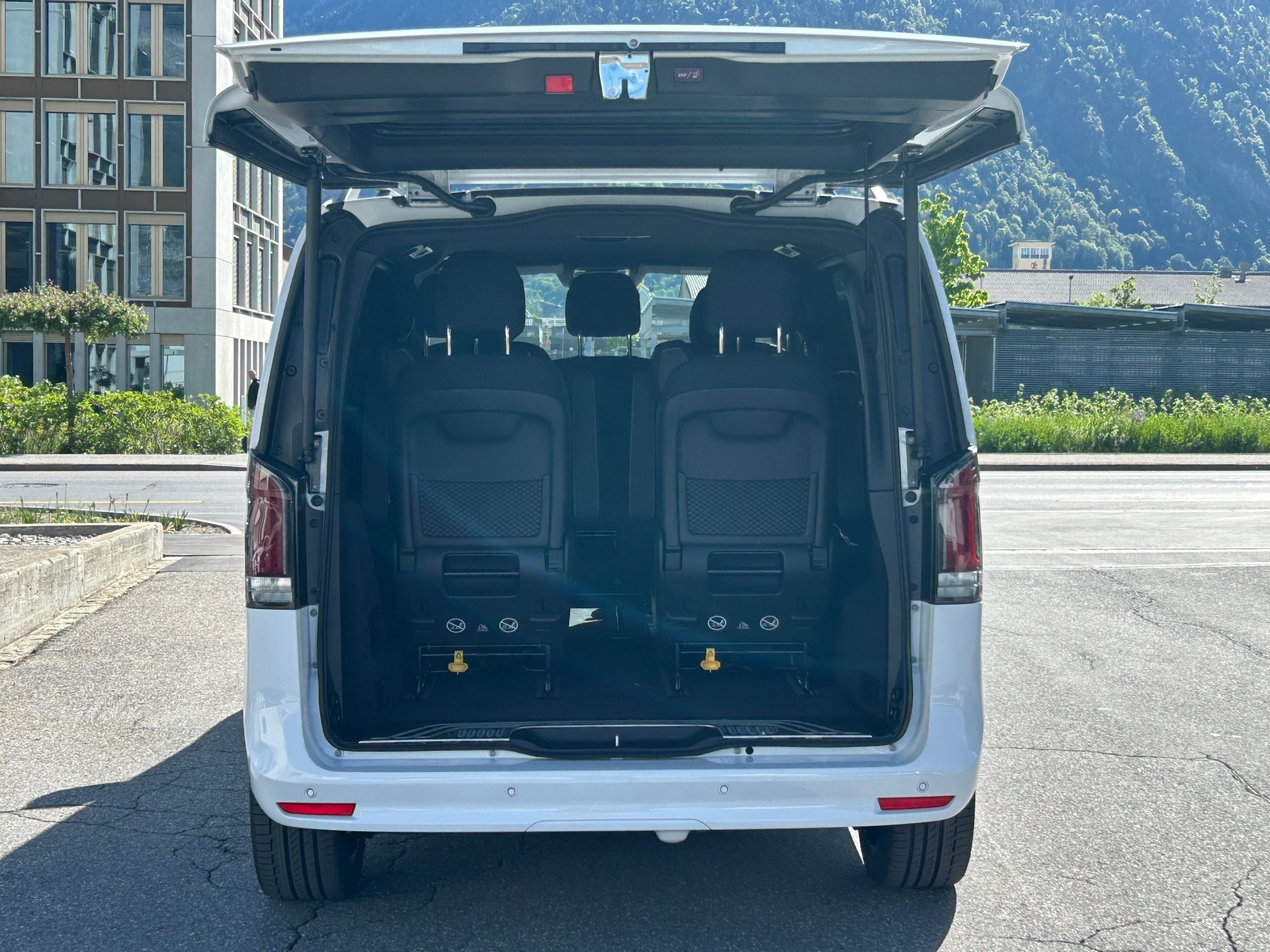 MERCEDES-BENZ V 300 d Kompakt Style 9G-Tronic-image-12