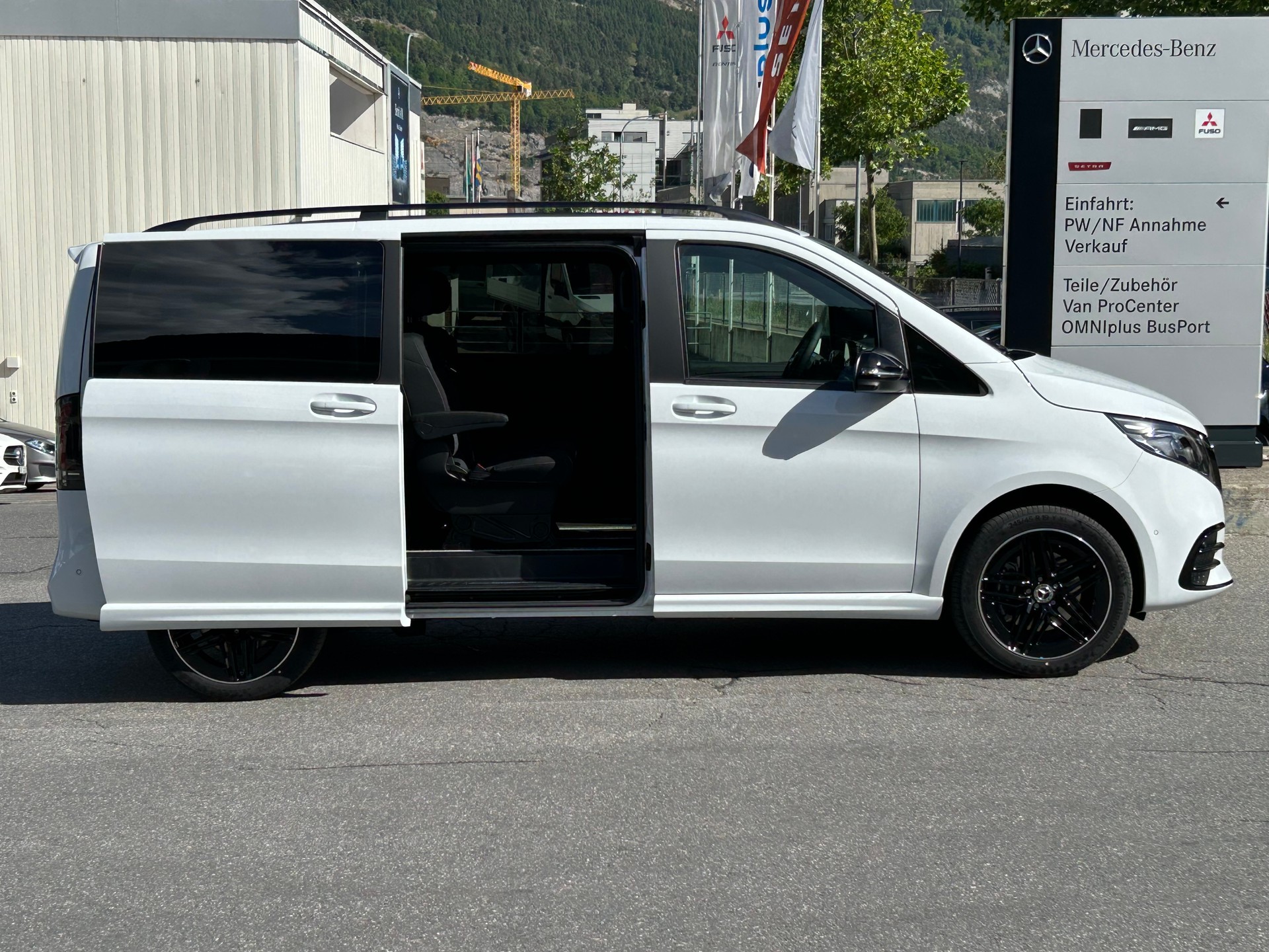 MERCEDES-BENZ V 300 d Kompakt Style 9G-Tronic-image-16