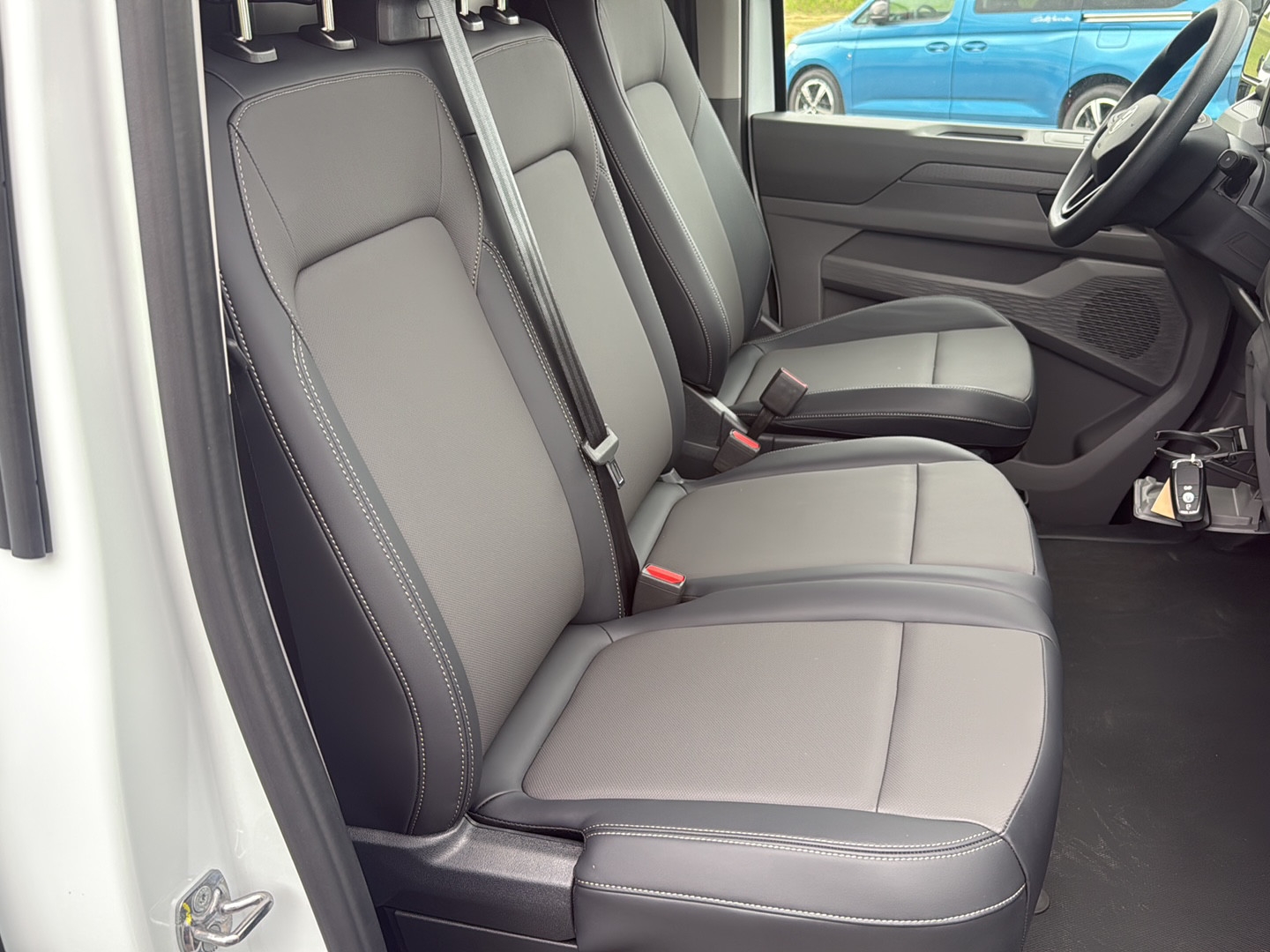 VW Transporter 2.0 TDI Edition Automat-image-12