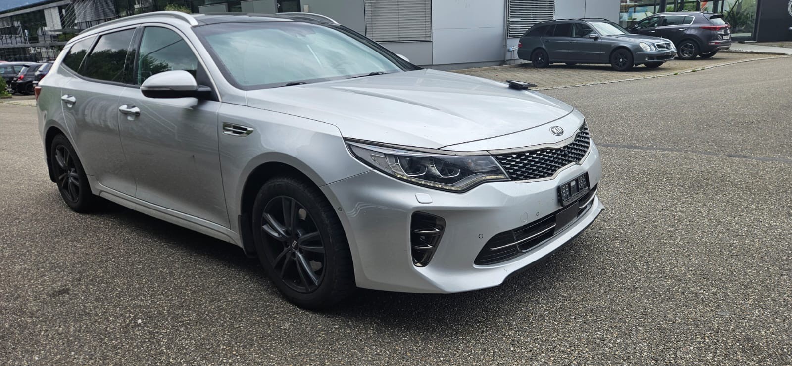 KIA Optima SW 1.7 CRDi Style DCT-image-2