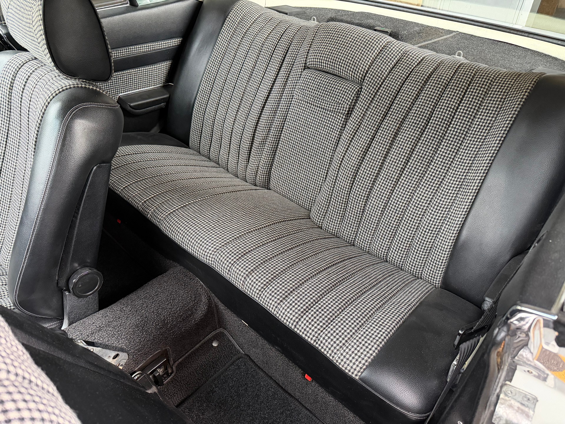 MERCEDES-BENZ SLC 280-image-11