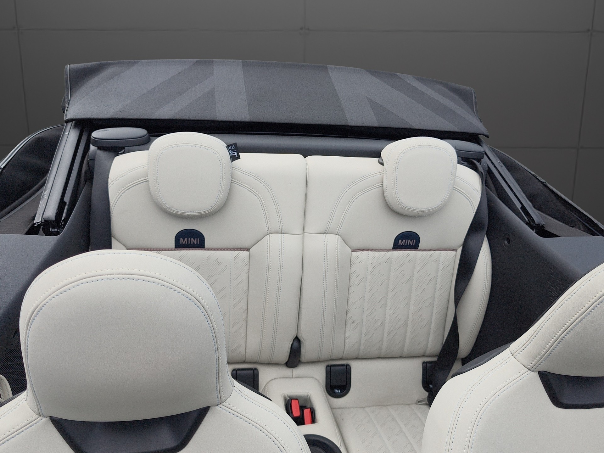 MINI Cabrio F67 2.0i Cooper S-image-18