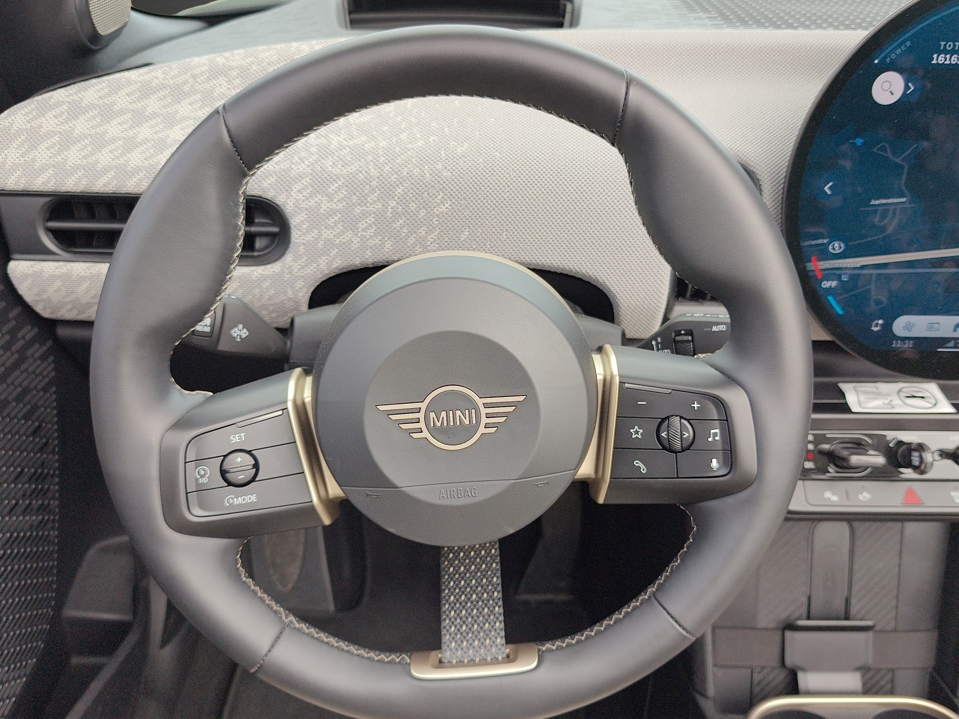 MINI Cabrio F67 2.0i Cooper S-image-9