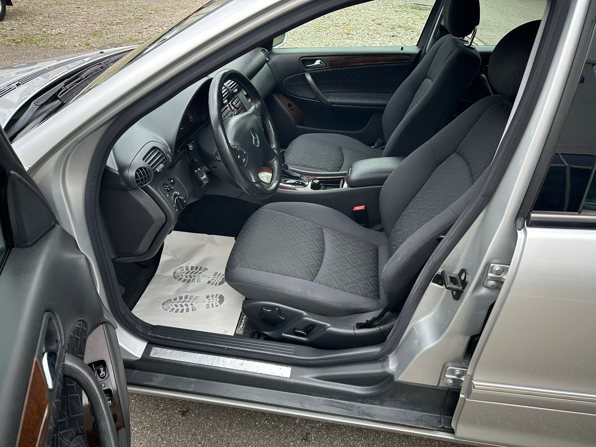 MERCEDES-BENZ C 240 Elégance 4Matic Automatic-image-9