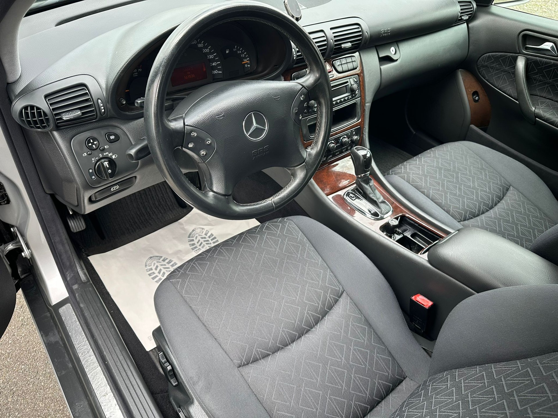 MERCEDES-BENZ C 240 Elégance 4Matic Automatic-image-10
