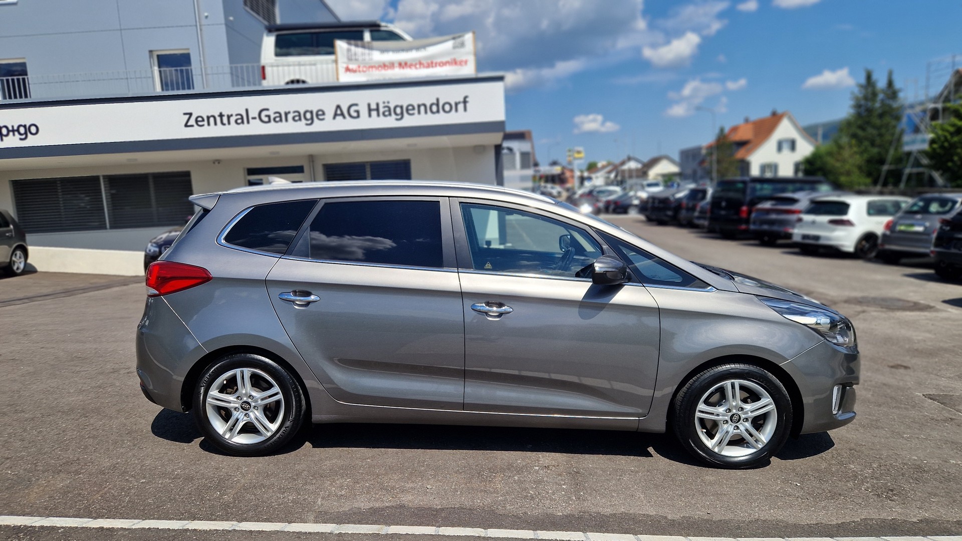 KIA Carens 1.7 CRDi Swiss Eco Edition DCT-image-4