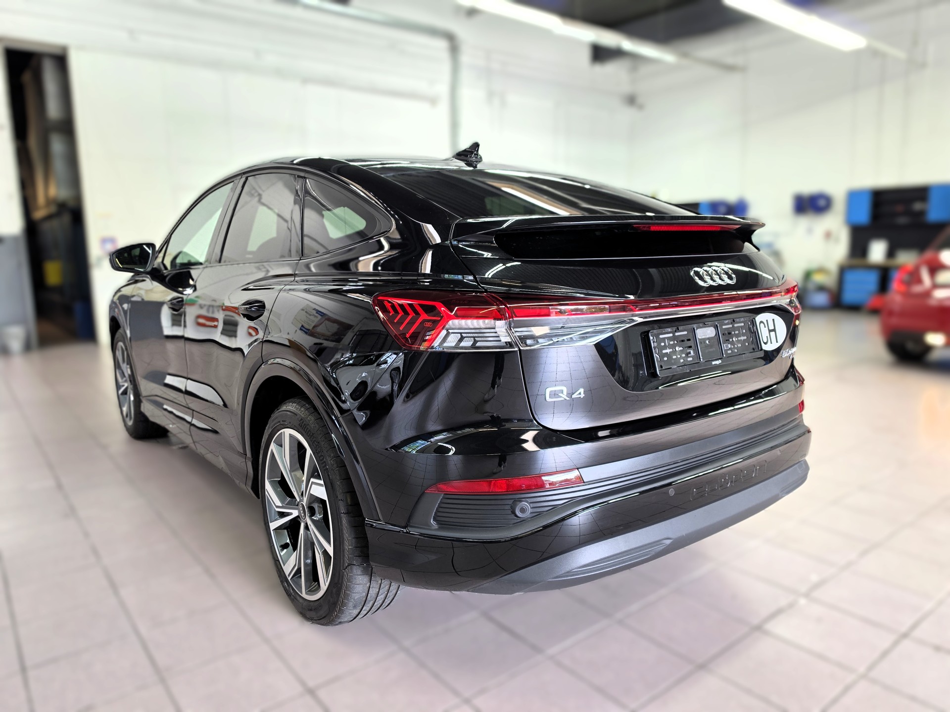 AUDI Q4 Sportback e-tron 50 quattro-image-2