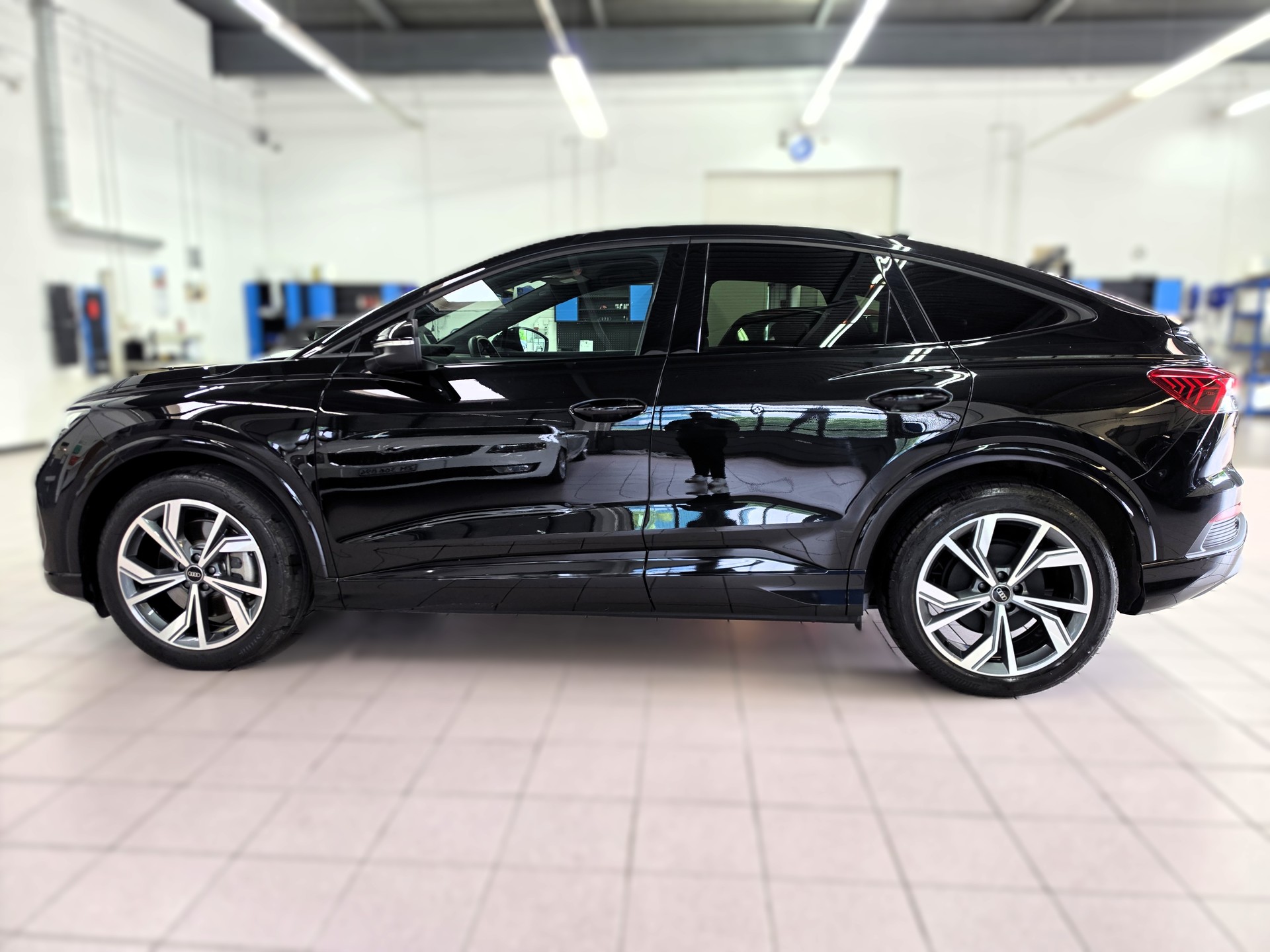 AUDI Q4 Sportback e-tron 50 quattro-image-1