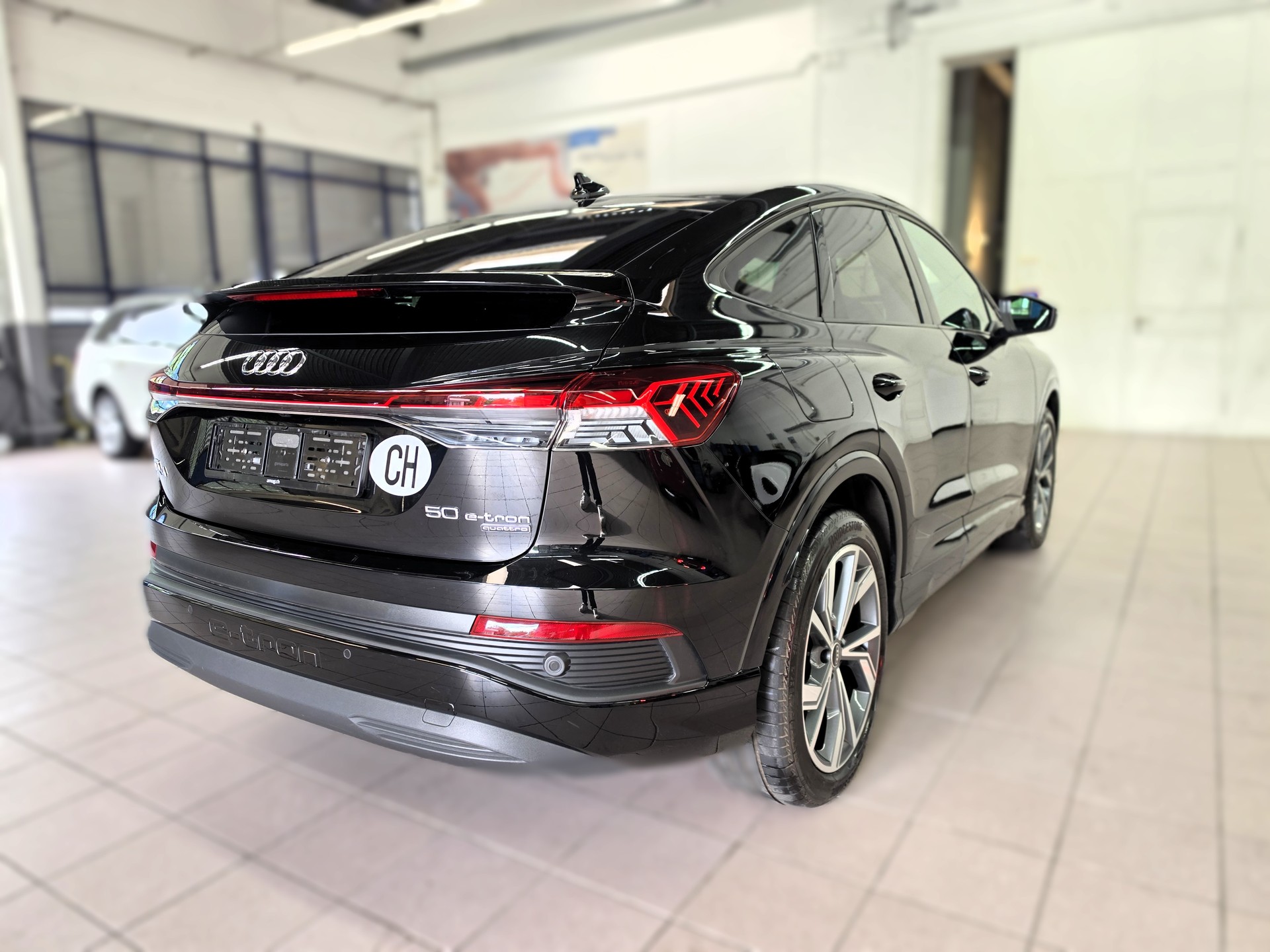 AUDI Q4 Sportback e-tron 50 quattro-image-4